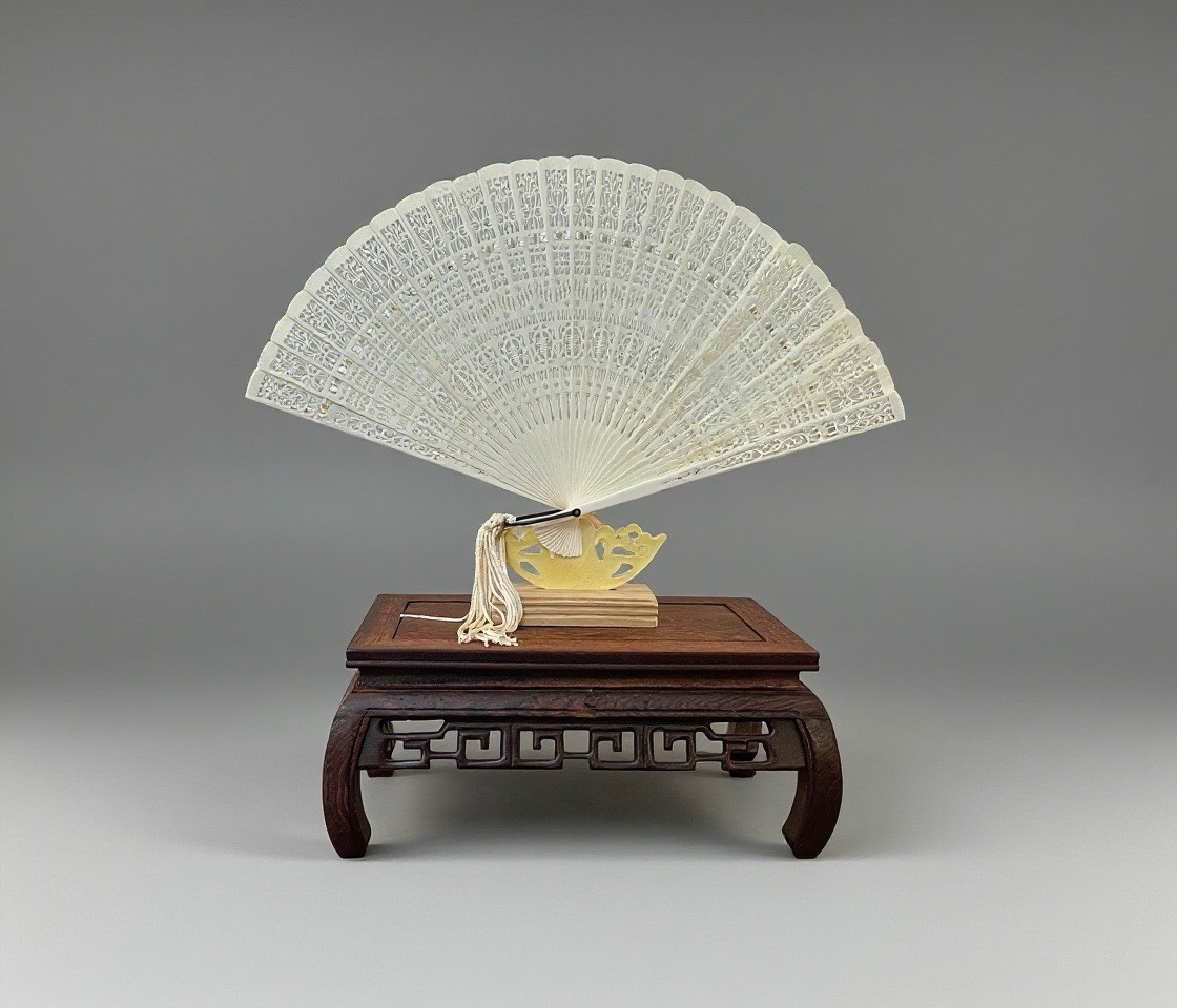 Chinese Antique Hand Carved Hallow Floral Pattern and Characters Folding Fan Chinese Antique Hand Carved Hallow Floral Pattern and Characters Folding Fan
