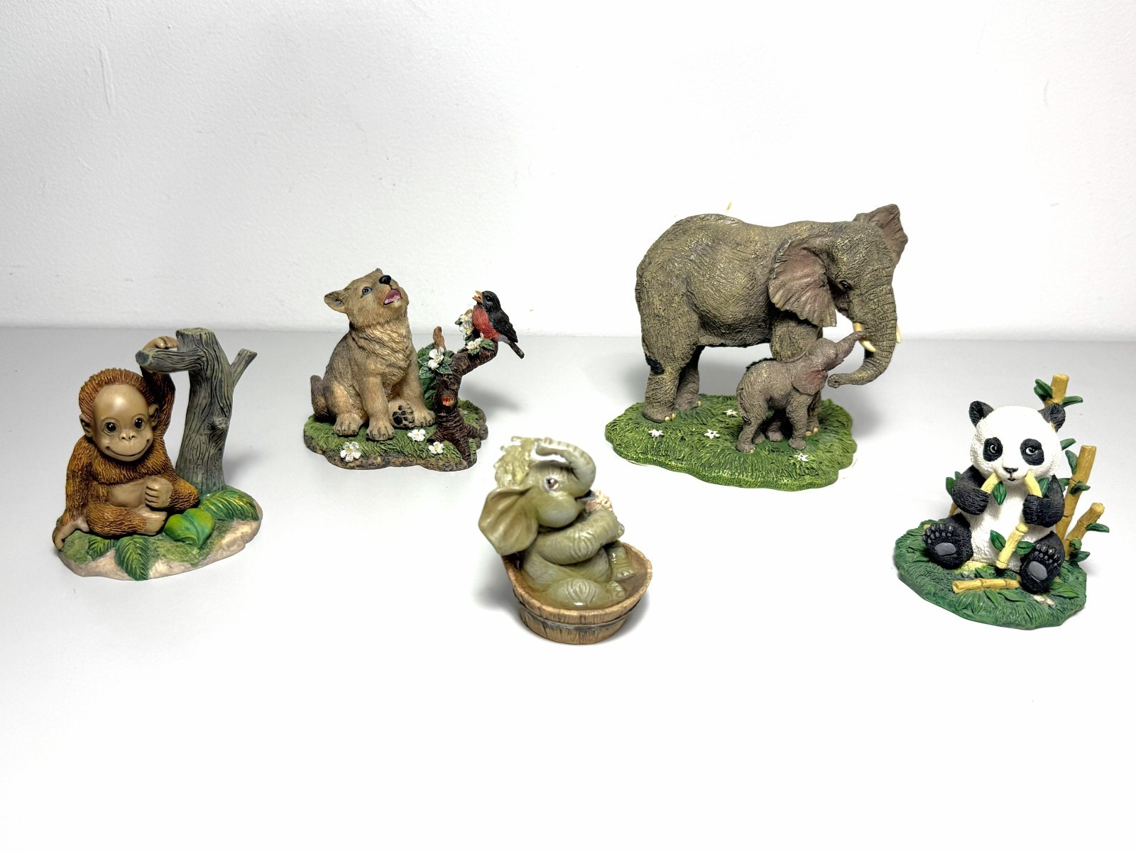 nice lot of Vintage Hamilton Collection - Elephants,Orangutan, Wolf, Robin,Panda nice lot of Vintage Hamilton Collection - Elephants,Orangutan, Wolf, Robin,Panda