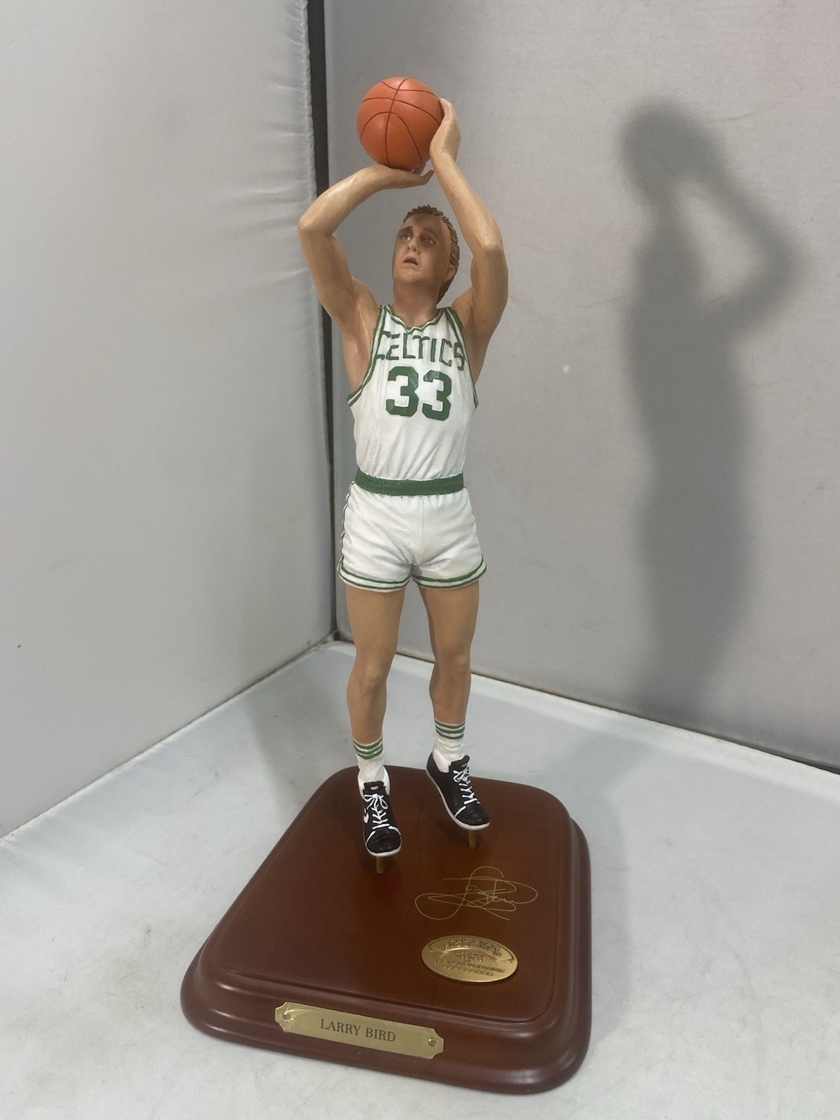 Danbury Mint Larry Bird Celtics 33 Hall Of Fame Statue In Original Shipper Danbury Mint Larry Bird Celtics 33 Hall Of Fame Statue In Original Shipper