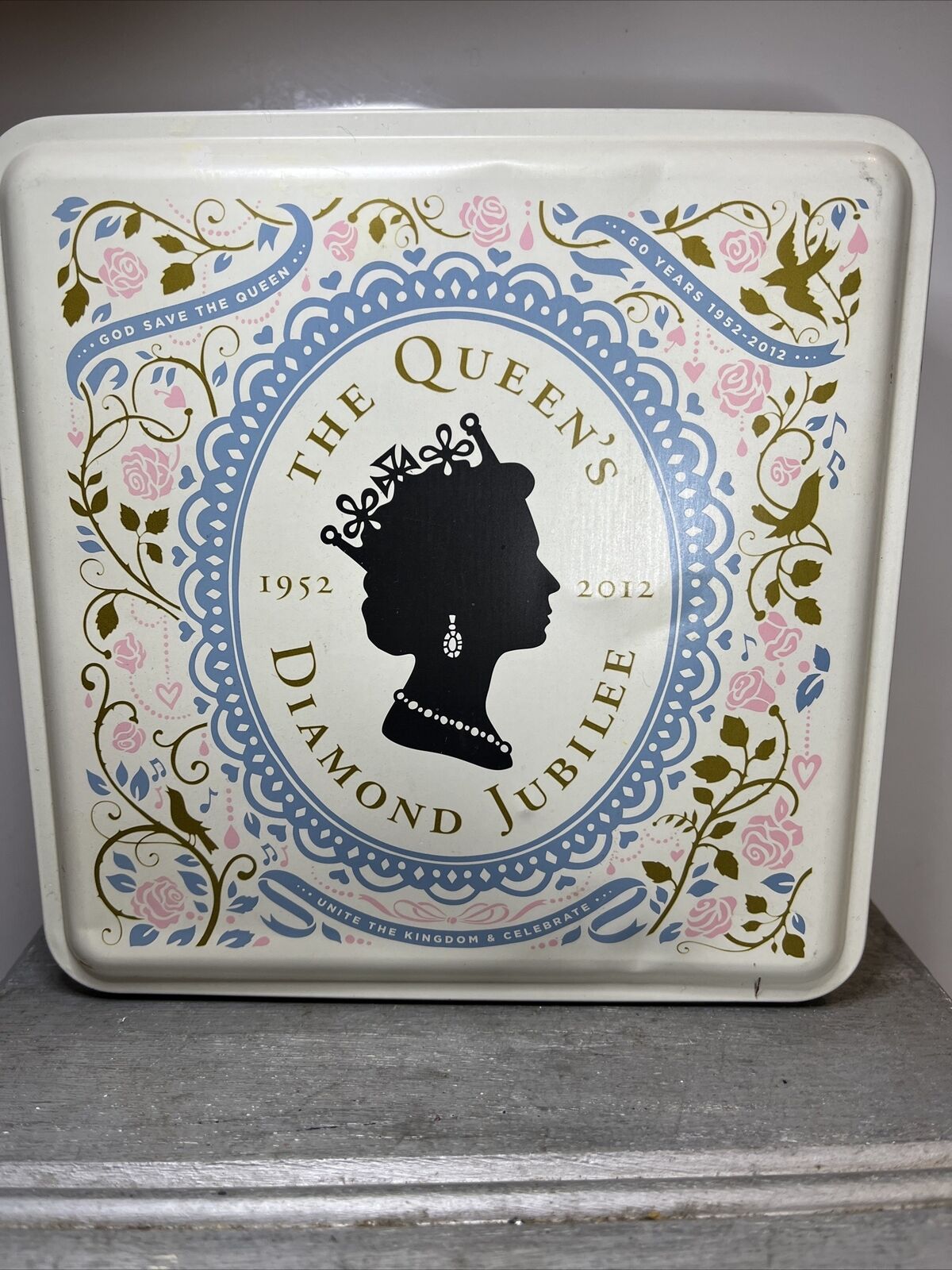 The Queen\'s Diamond Jubilee 2012 EMPTY Collectable Tin Container Display
