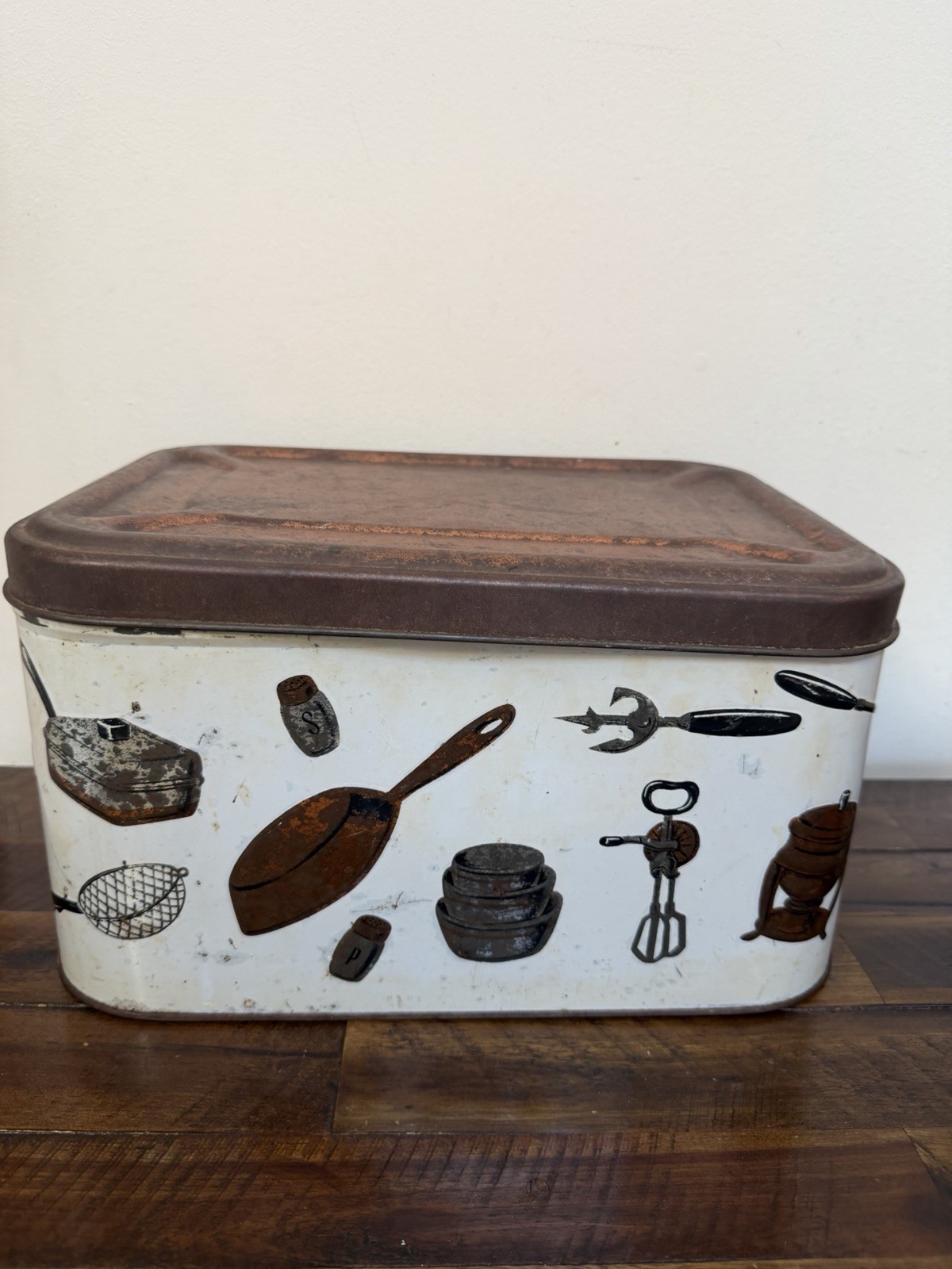 Vintage Weibro Hindged Breadbox, Chicago IL Vintage Weibro Hindged Breadbox, Chicago IL