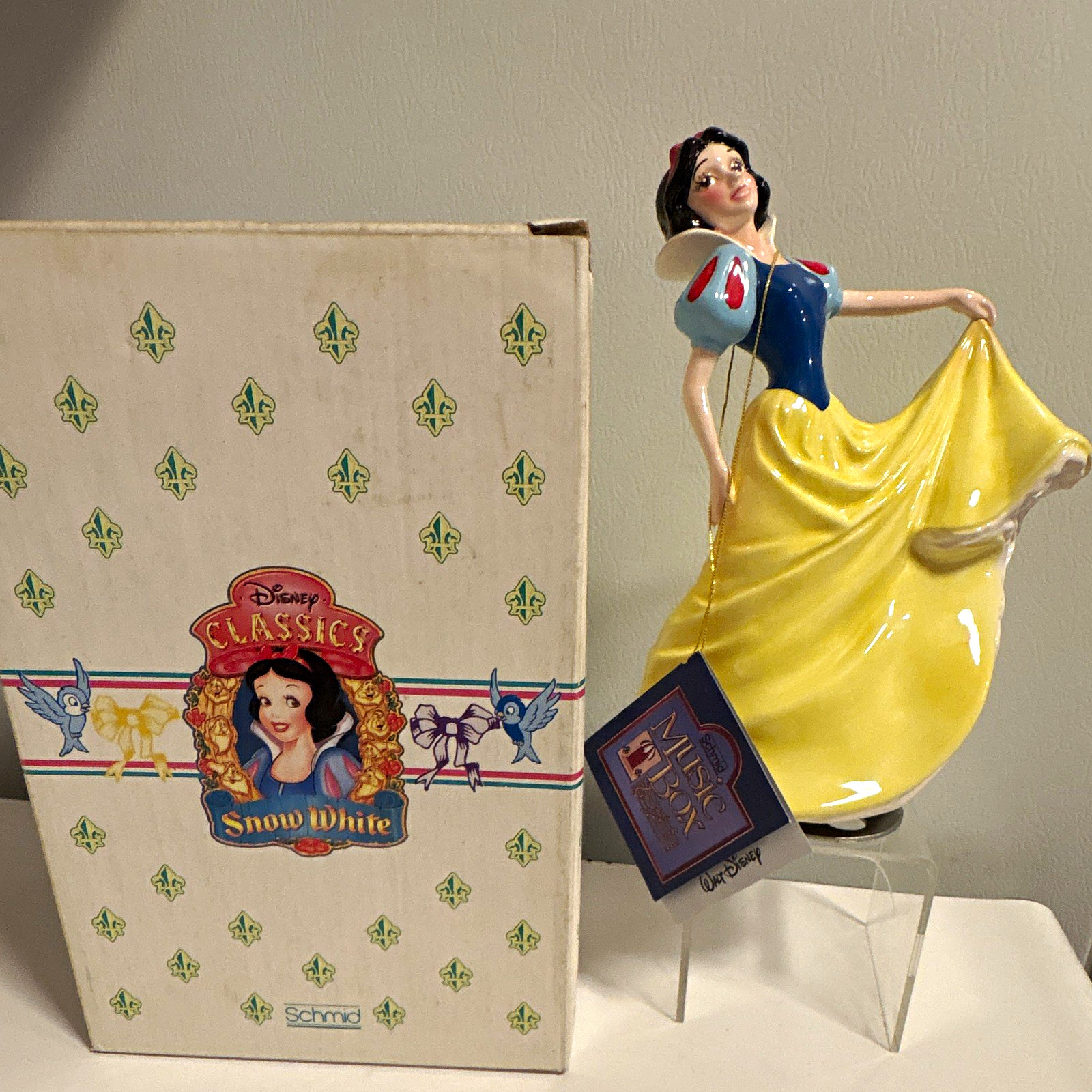 Schmid Disney Classics Snow White Music Box Figurine w/ Box Schmid Disney Classics Snow White Music Box Figurine w/ Box