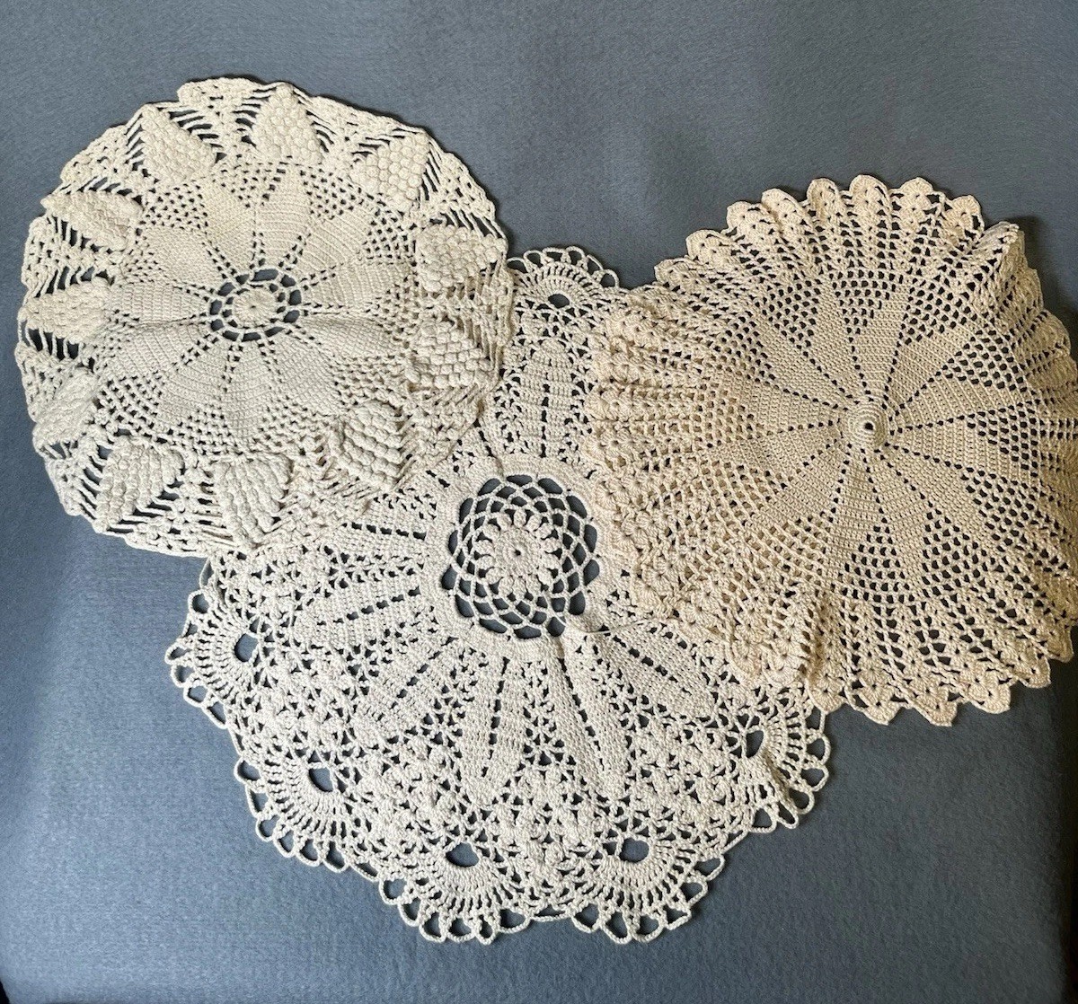 VTG Hand Crochet Lace Set Of 3 Round Doily’s VTG Hand Crochet Lace Set Of 3 Round Doily’s