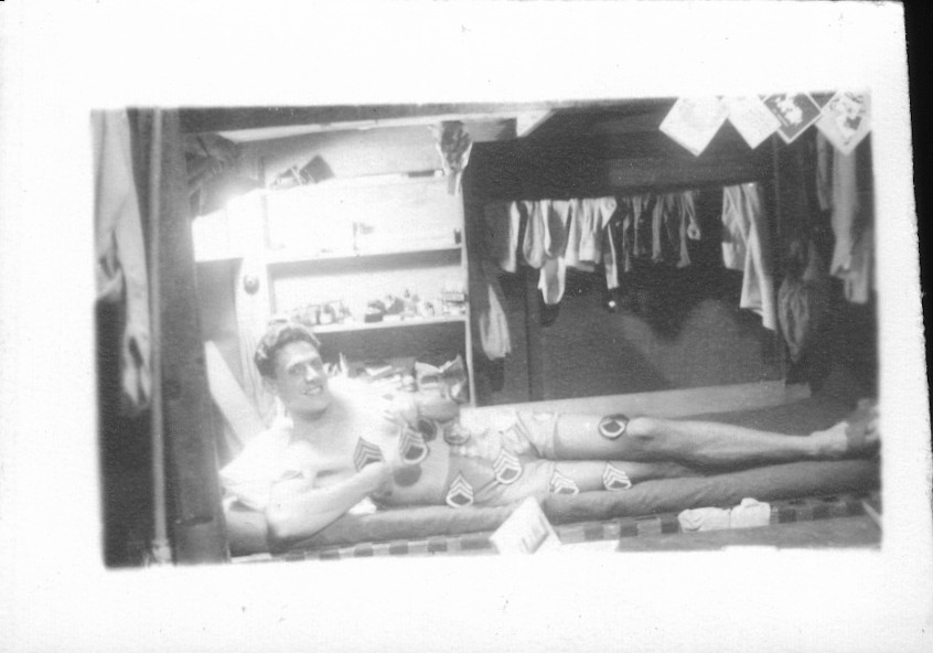 Old Vintage Photo SOLO ARMY MAN SOLDIER COVERED IN PATCHES HUNK BEEFCAKE FUNNY Old Vintage Photo SOLO ARMY MAN SOLDIER COVERED IN PATCHES HUNK BEEFCAKE FUNNY