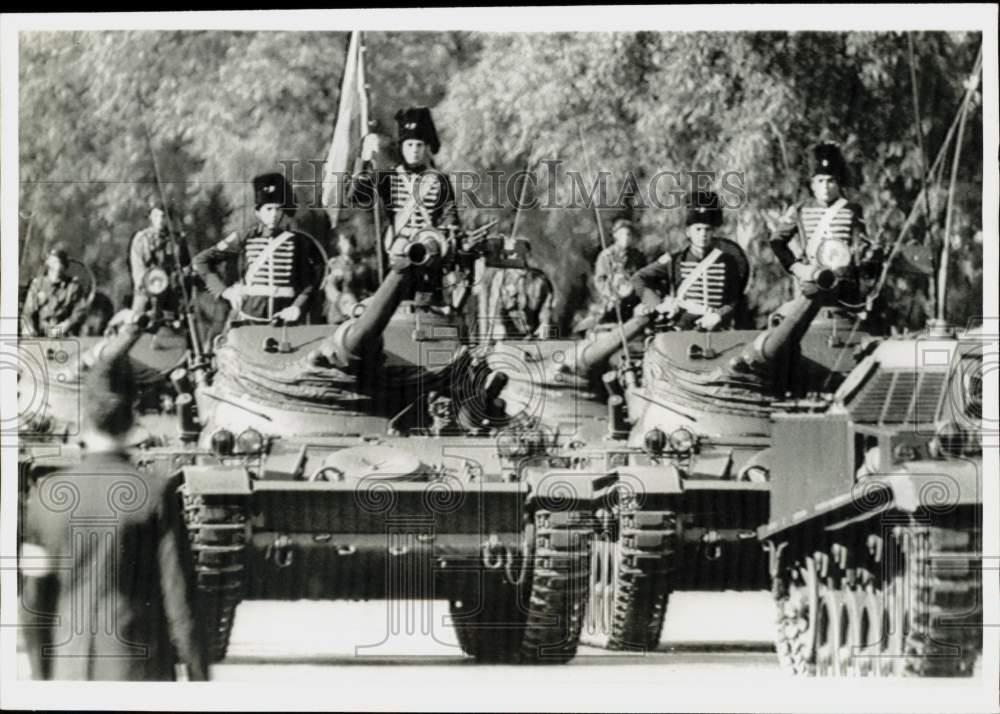 1971 Press Photo Soldiers in Old Uniforms in Argentine Independence Day Parade