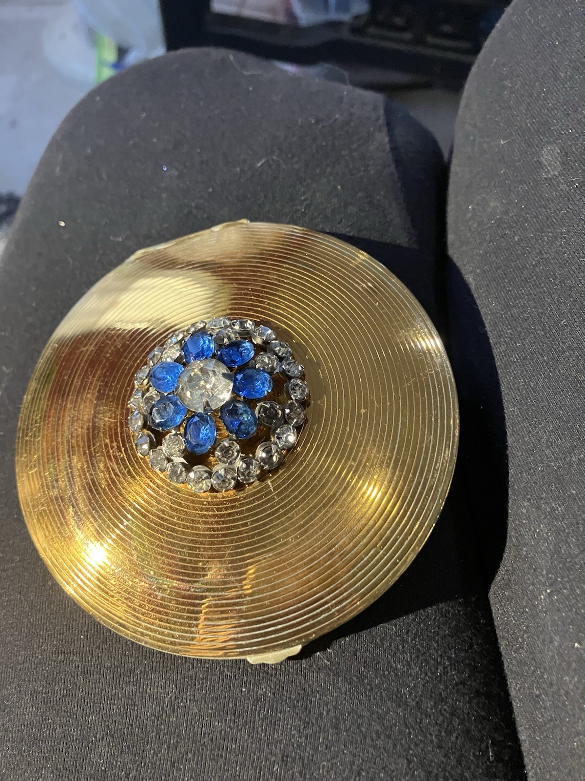 Rare Vintage Elizabeth Arden Blue & Clear Rhinestone Compact Gold Color 3.75” Rare Vintage Elizabeth Arden Blue & Clear Rhinestone Compact Gold Color 3.75”