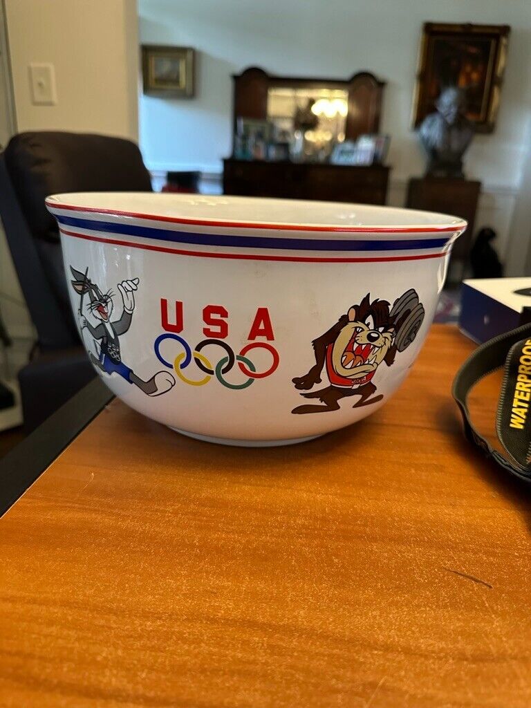 Vintage 1996 Warner Brothers Olympics USA Large Bowl Looney Tunes 10.5 server