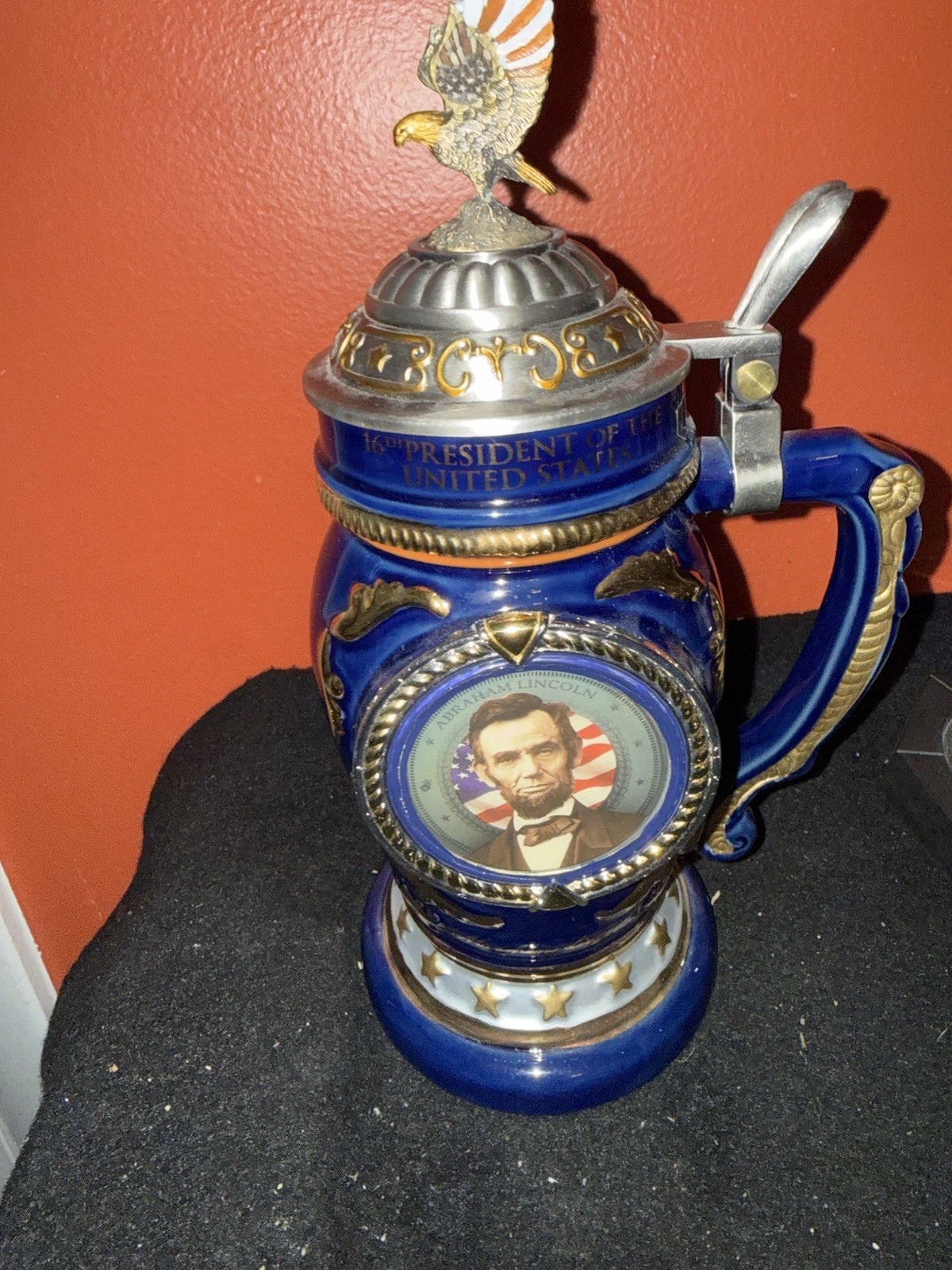 The Bradford Exchange President Lincoln Heirloom Porcelain Stein Rare COA A-Run The Bradford Exchange President Lincoln Heirloom Porcelain Stein Rare COA A-Run