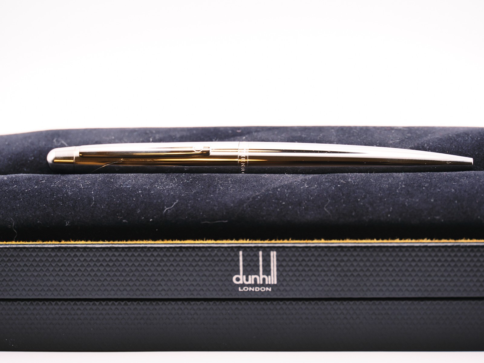 Vintage Dunhill AD1800 platinum mirror finish ballpoint pen Vintage Dunhill AD1800 platinum mirror finish ballpoint pen