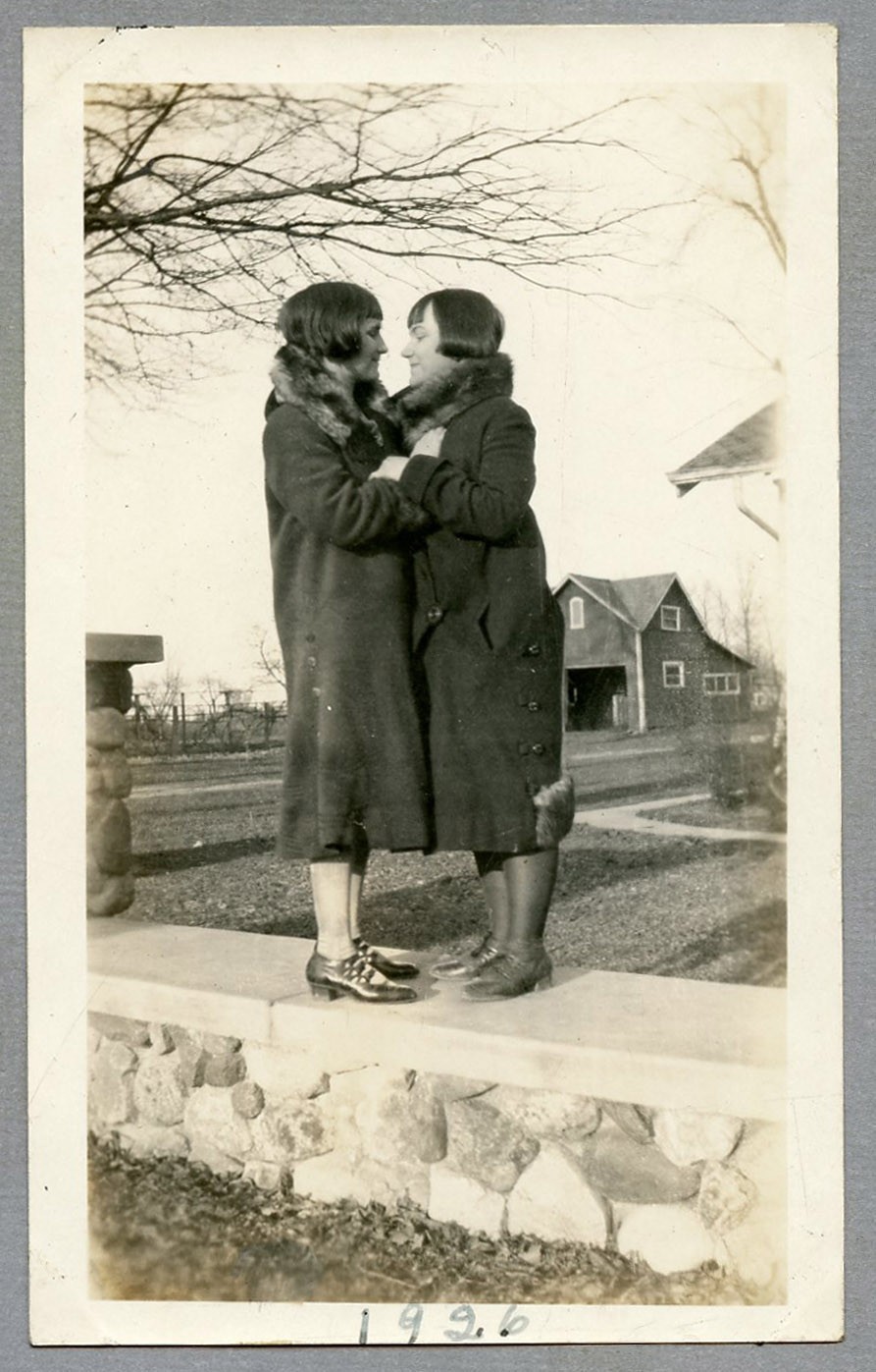 Vintage 20s SNAPSHOT Photo-Affectionate Women in Loving Embrace-LESBIAN-GAY Int Vintage 20s SNAPSHOT Photo-Affectionate Women in Loving Embrace-LESBIAN-GAY Int