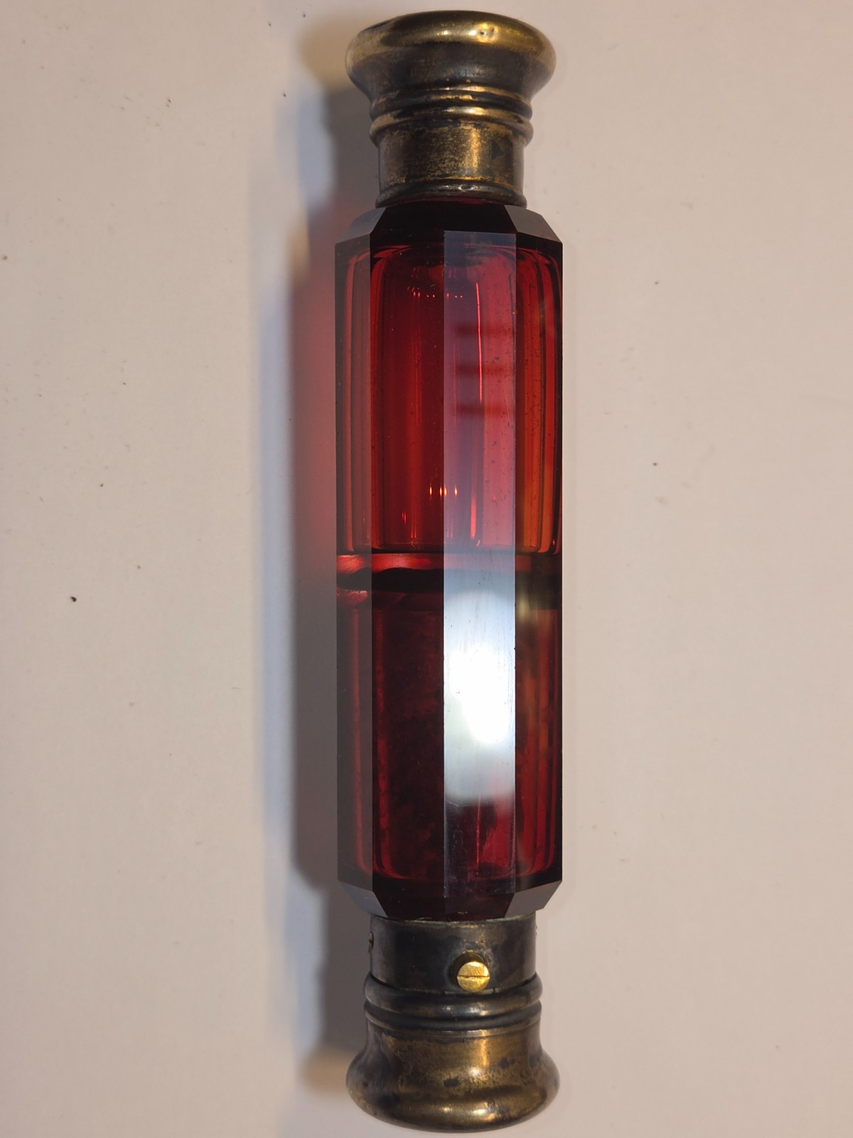 VICTORIAN 1850S GLASS DOUBLE ENDED RUBY RED SENT & SMELLING SALT CONTANER VICTORIAN 1850S GLASS DOUBLE ENDED RUBY RED SENT & SMELLING SALT CONTANER