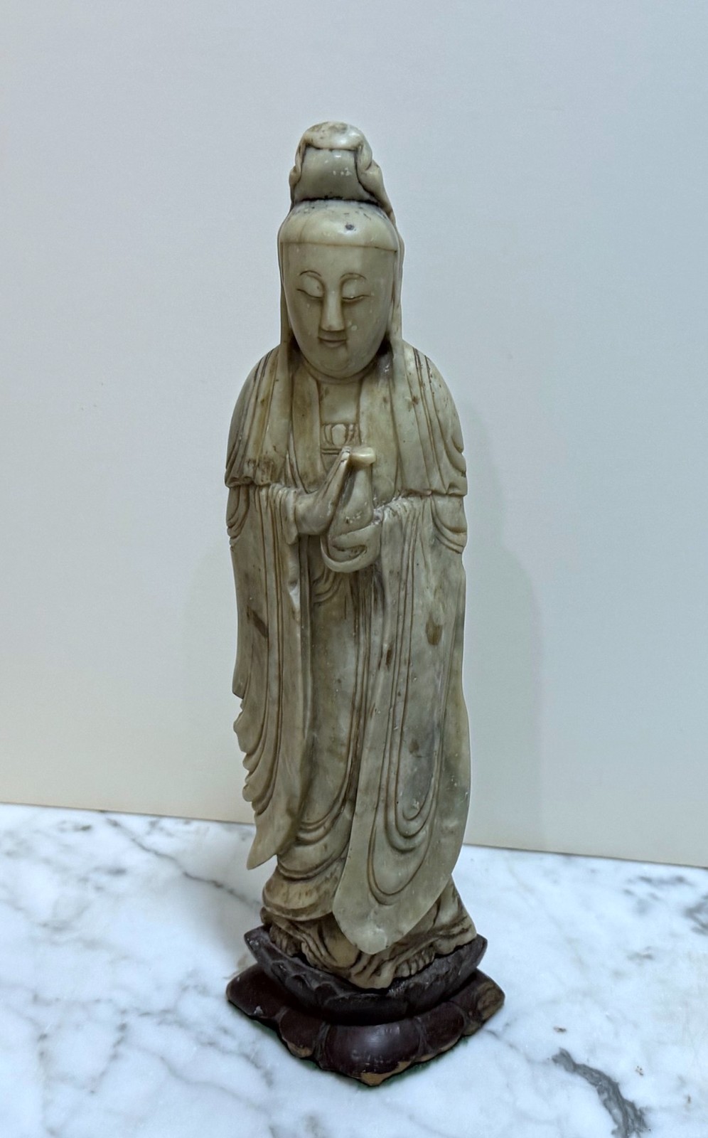 BEAUTIFUL VINTAGE CHINESE STONE SCULPTURE OF A BUDDHIST BODHISATTVA GUANYIN BEAUTIFUL VINTAGE CHINESE STONE SCULPTURE OF A BUDDHIST BODHISATTVA GUANYIN