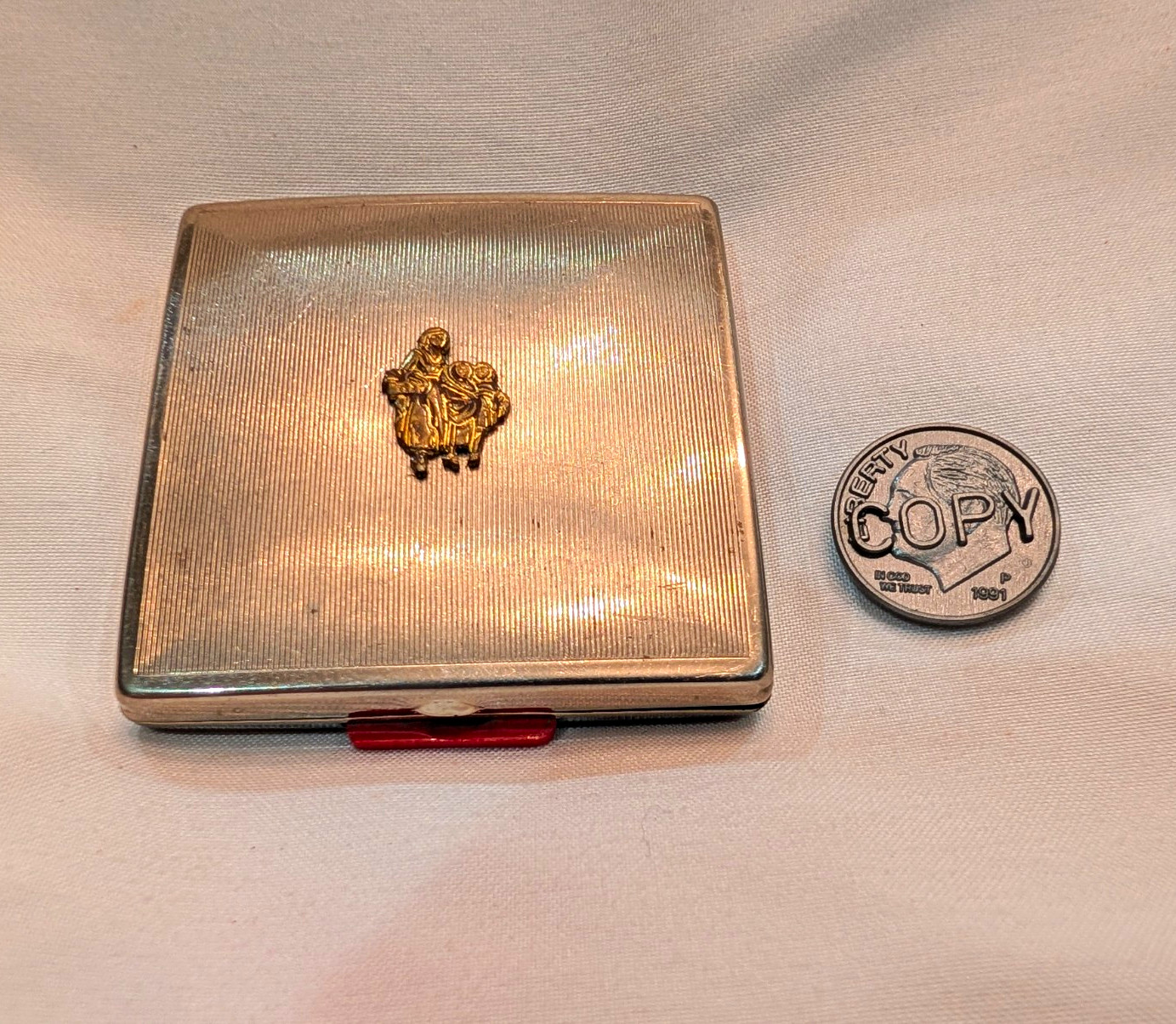 Vintage 1940s Yardley London Silver Tone Powder Compact Flower Seller Red Button