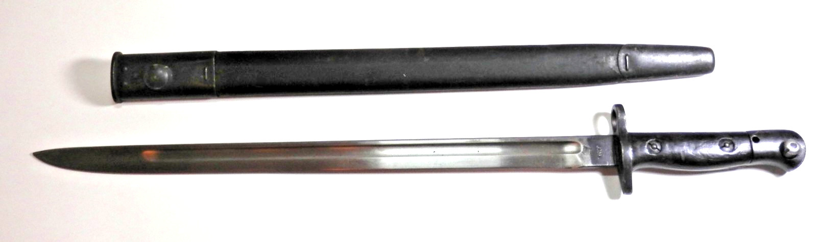 WWI Original British Pattern M1907 Rifle Bayonet with Leather Sheath - 10 \'16