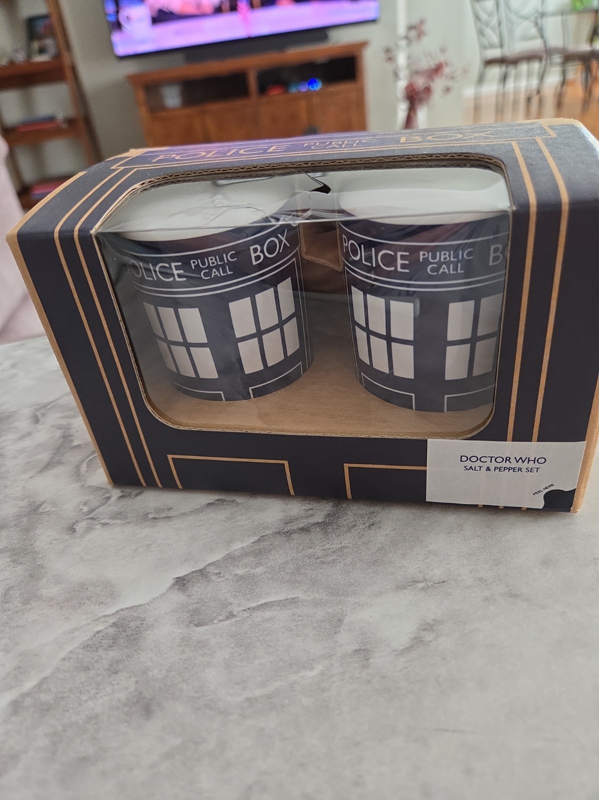 Doctor Who Ceramic Salt & Pepper Shaker Set NIB Doctor Who Ceramic Salt & Pepper Shaker Set NIB
