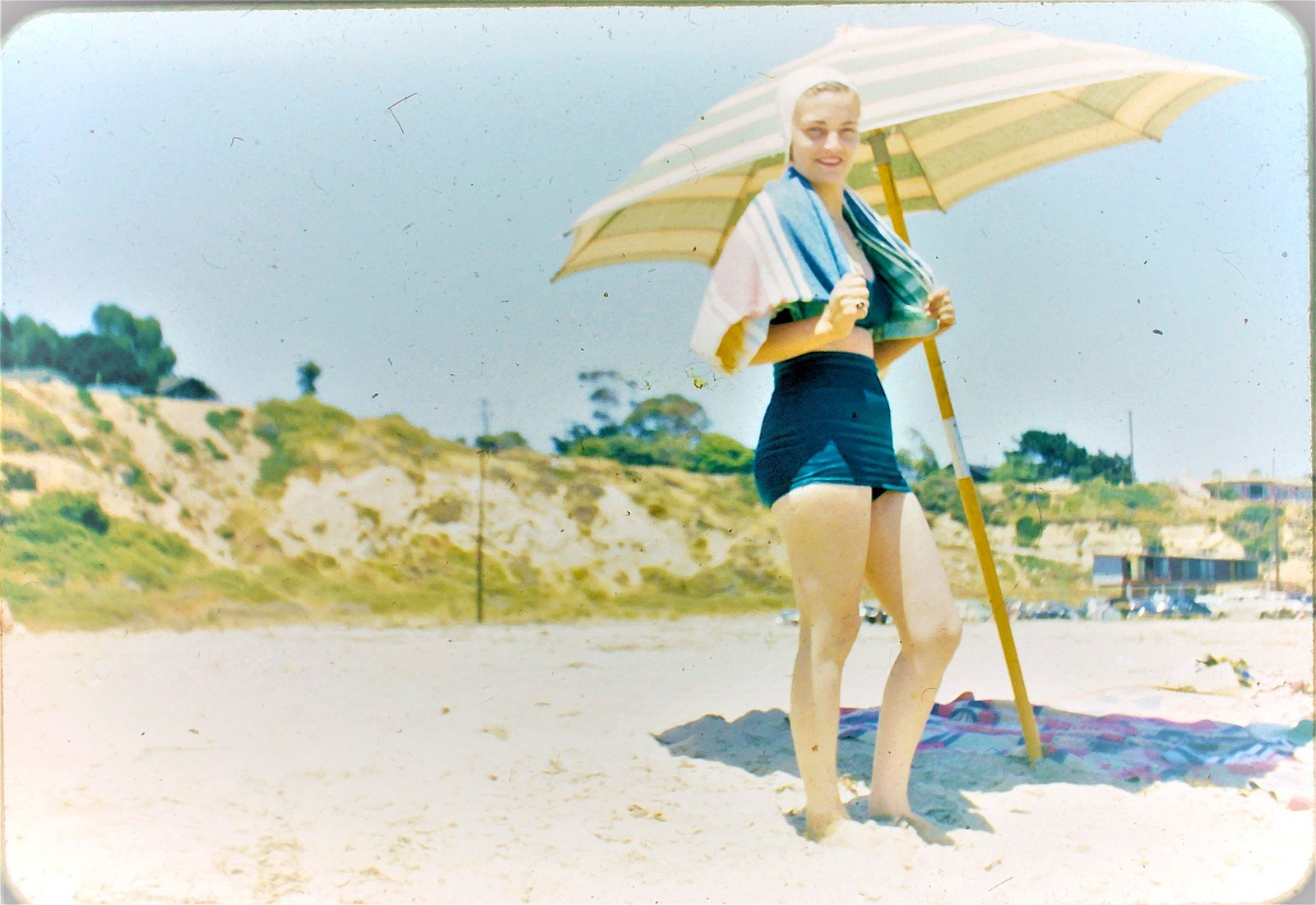 c1950s PRETTY GIRL POSING SWIMSUIT AT BEACH Vintage Red Border Kodachrome Slide c1950s PRETTY GIRL POSING SWIMSUIT AT BEACH Vintage Red Border Kodachrome Slide