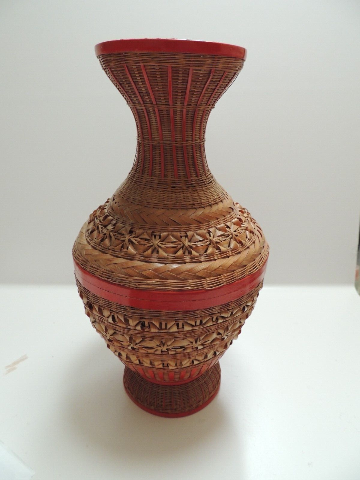 Vtg Chinese Large Handwoven Vase Flower Display Iconic Intricate Design Vtg Chinese Large Handwoven Vase Flower Display Iconic Intricate Design