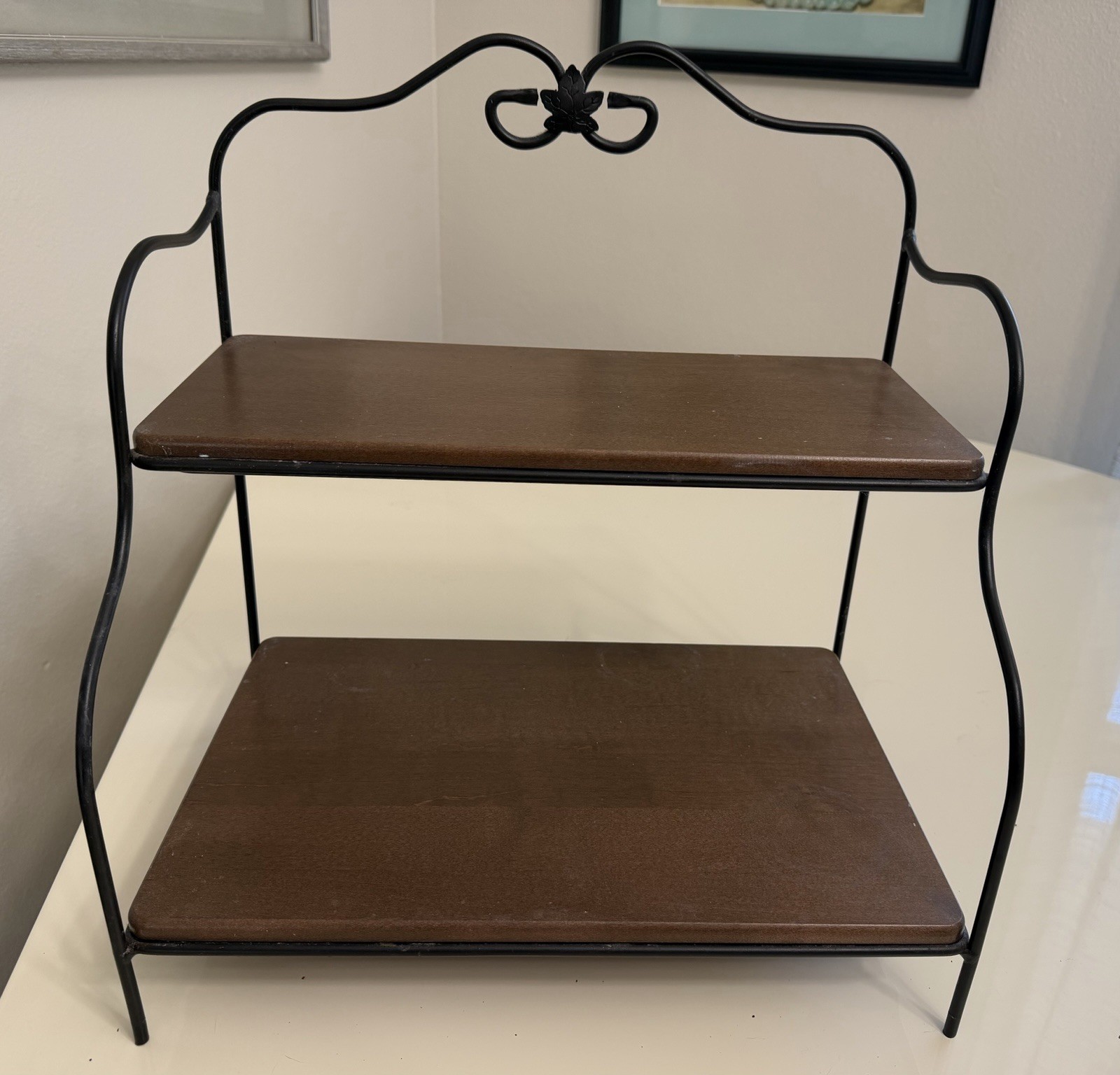 Longaberger Small Bakers Rack w/2 Woodcrafts Shelves - Rich Brown Maple Leaf Longaberger Small Bakers Rack w/2 Woodcrafts Shelves - Rich Brown Maple Leaf