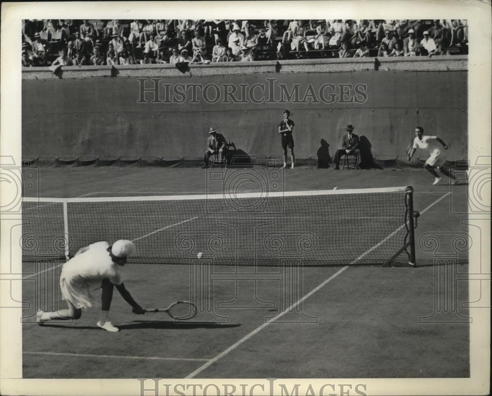 1941 Press Photo Helen Jacobs beats Valerie Scott, National Singles Championship 1941 Press Photo Helen Jacobs beats Valerie Scott, National Singles Championship