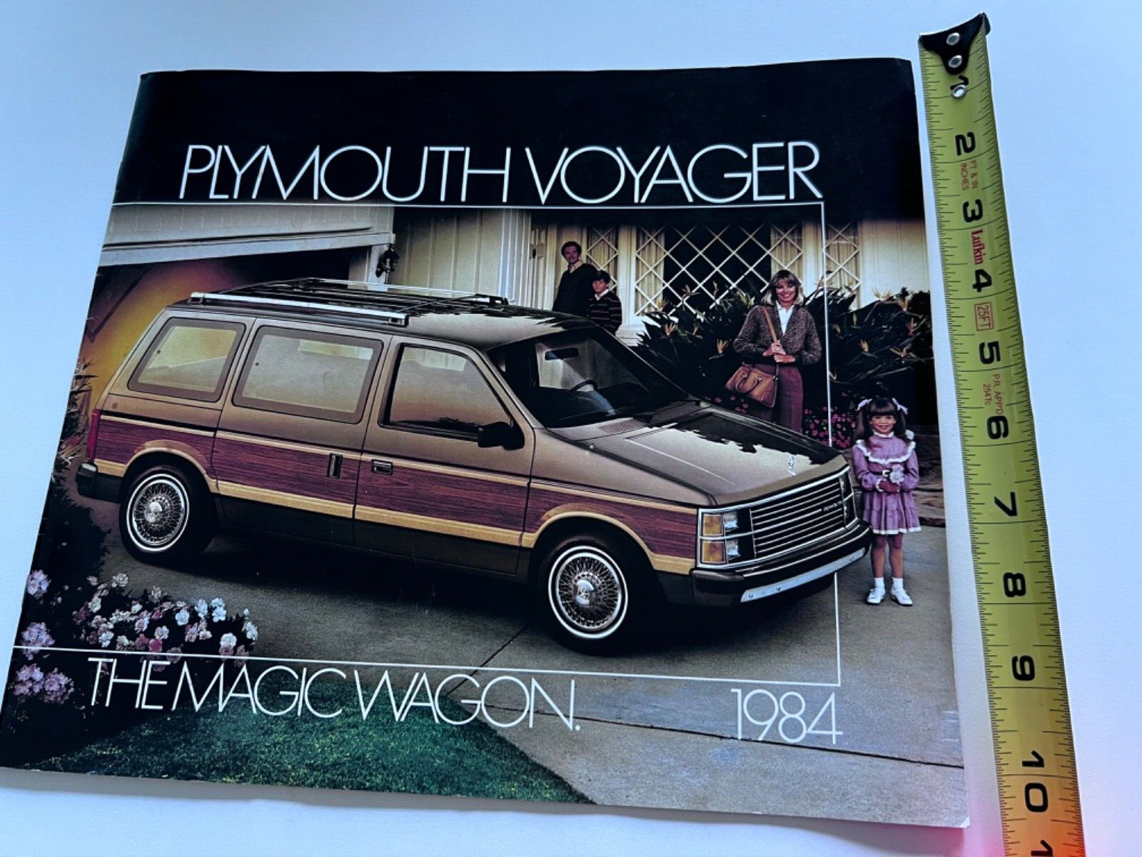 1984 PLYMOUTH VOYAGER SALES BROCHURE IN EXCELLENT CONDITION \ 1984 PLYMOUTH VOYAGER SALES BROCHURE IN EXCELLENT CONDITION \
