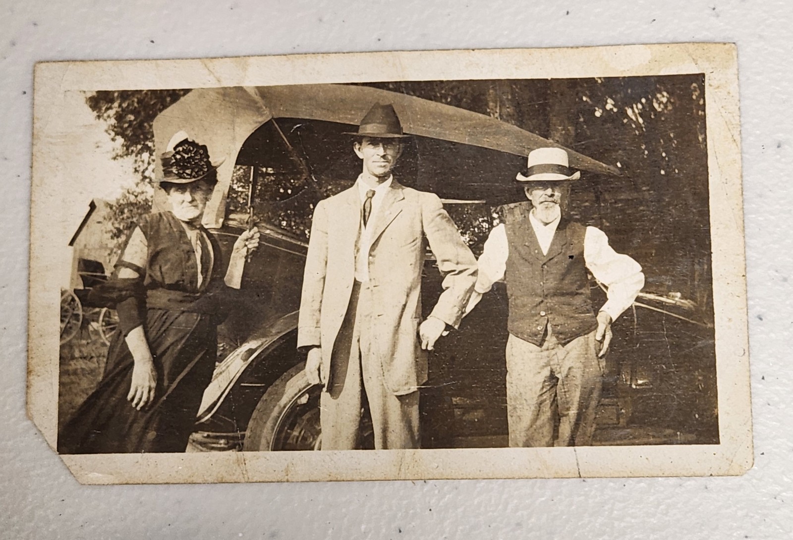 Antique 1910s-20s Photograph Man Woman Early Auto Car Family Portrait Sepia VTG Antique 1910s-20s Photograph Man Woman Early Auto Car Family Portrait Sepia VTG