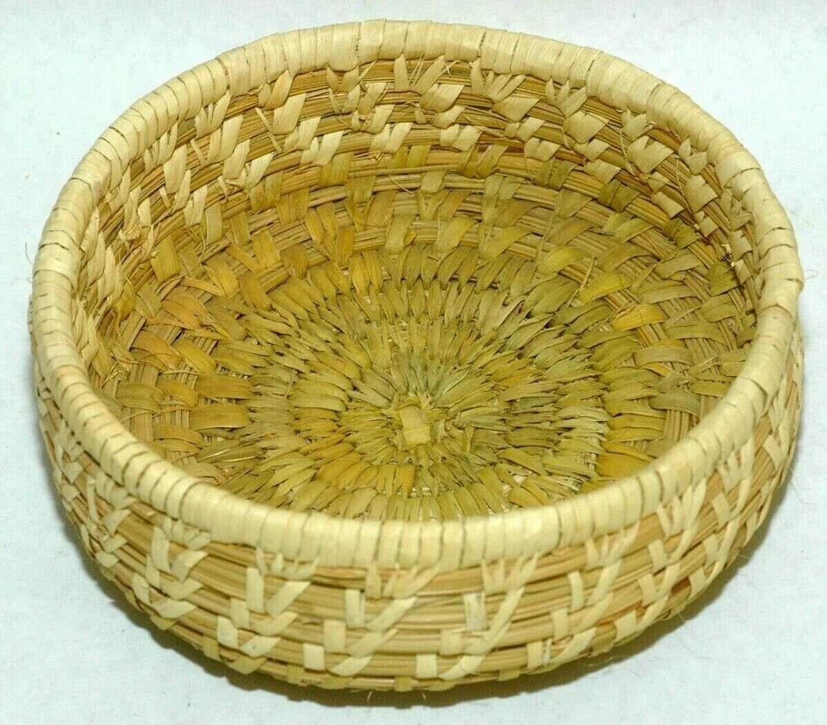 Vintage Papago Woven Bear Grass,Devil Claw & Yucca Design Basket bowl 6.75 Vintage Papago Woven Bear Grass,Devil Claw & Yucca Design Basket bowl 6.75