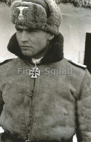 WW2 Picture Photo German Soldier with Winter Uniform 3339