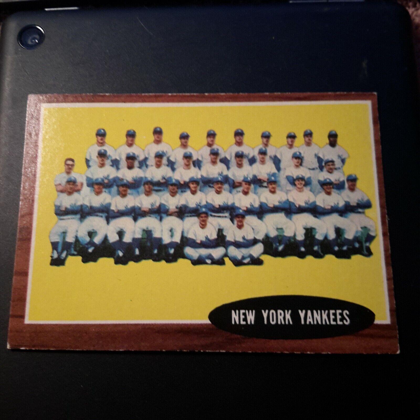 1962 TOPPS BASEBALL  #251 NEW YORK YANKEES TEAM CARD EX  ORIGINAL  CREASE FREE
