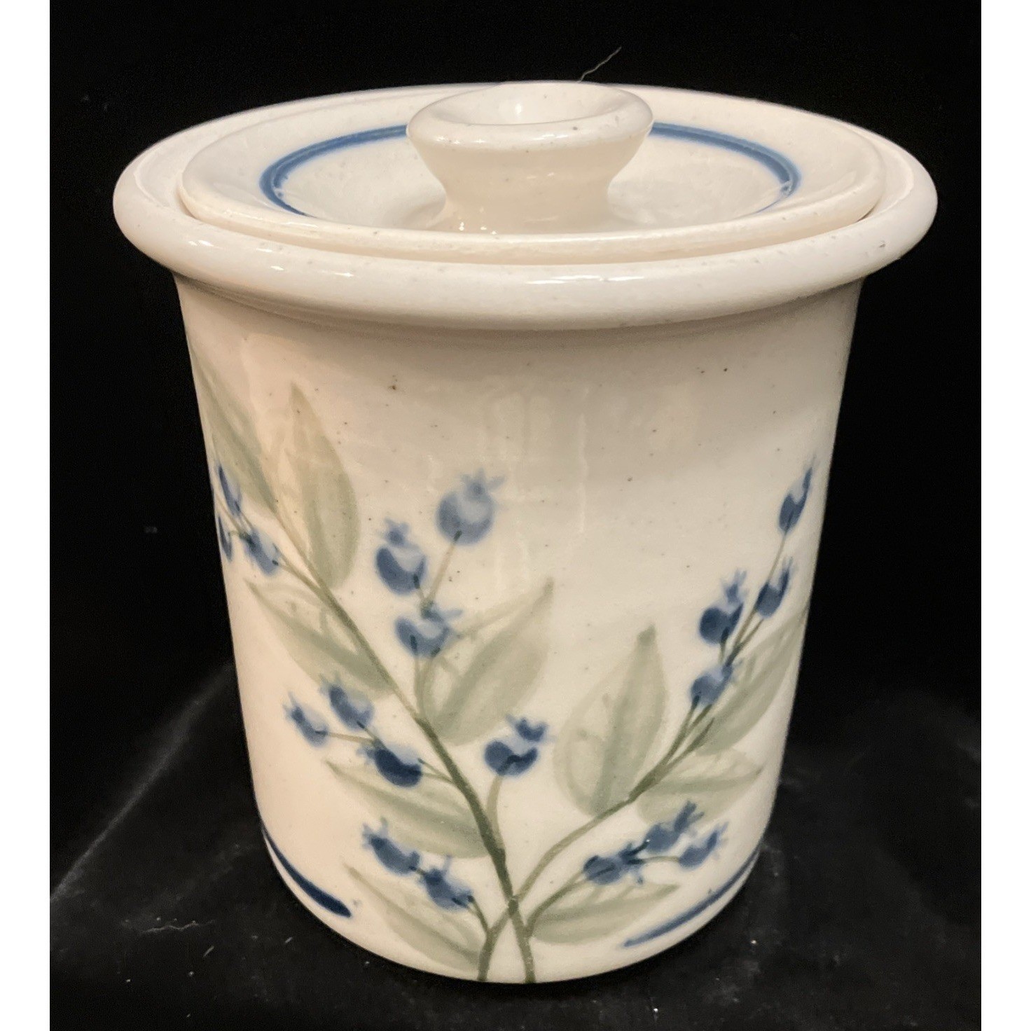 Union Stoneware Maine Crock Blueberry Floral Blue Vintage Handmade Pottery W/Lid Union Stoneware Maine Crock Blueberry Floral Blue Vintage Handmade Pottery W/Lid