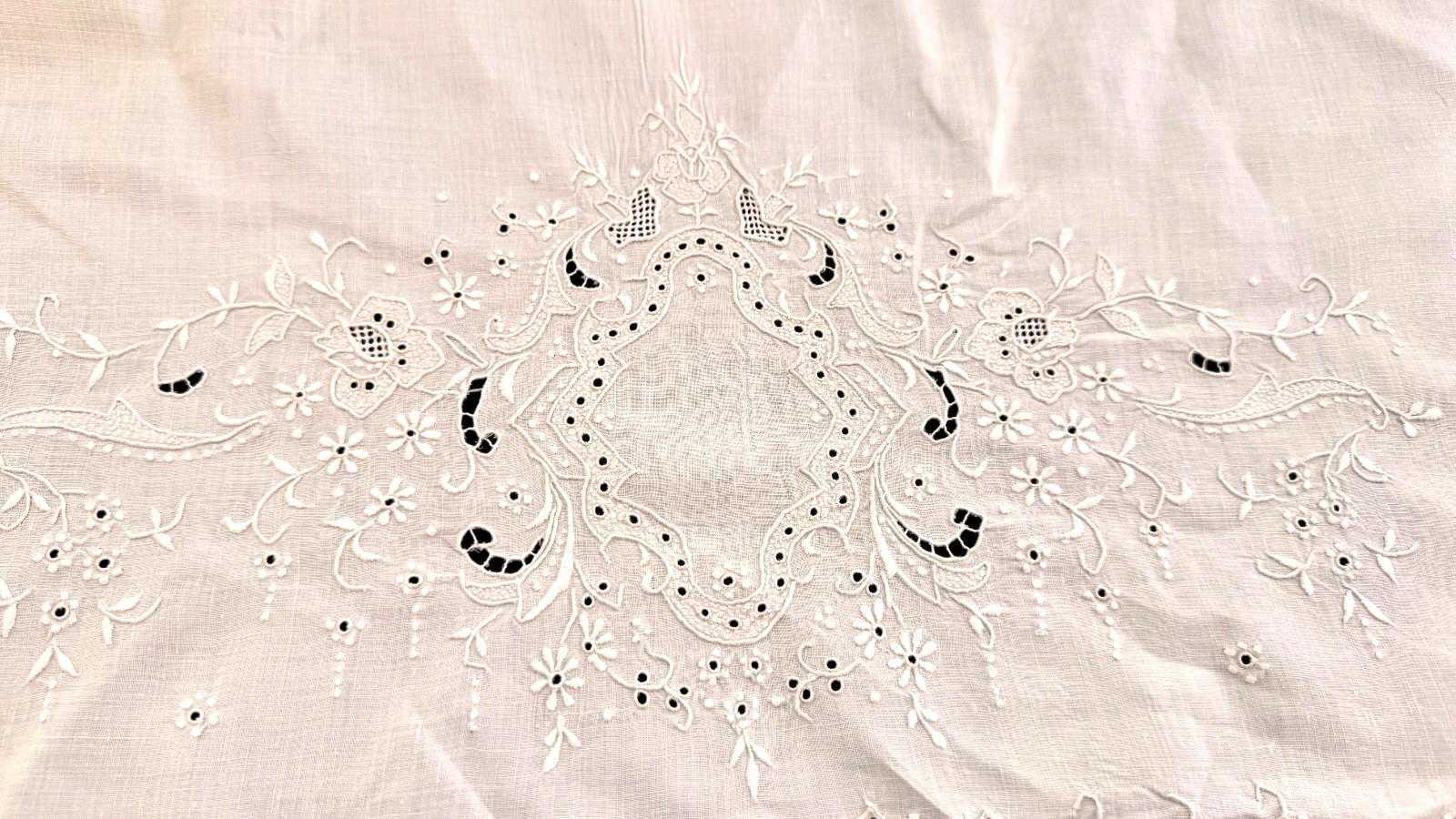 Vintage Antique White Hand Embroidered Linen Sheet B373 Vintage Antique White Hand Embroidered Linen Sheet B373