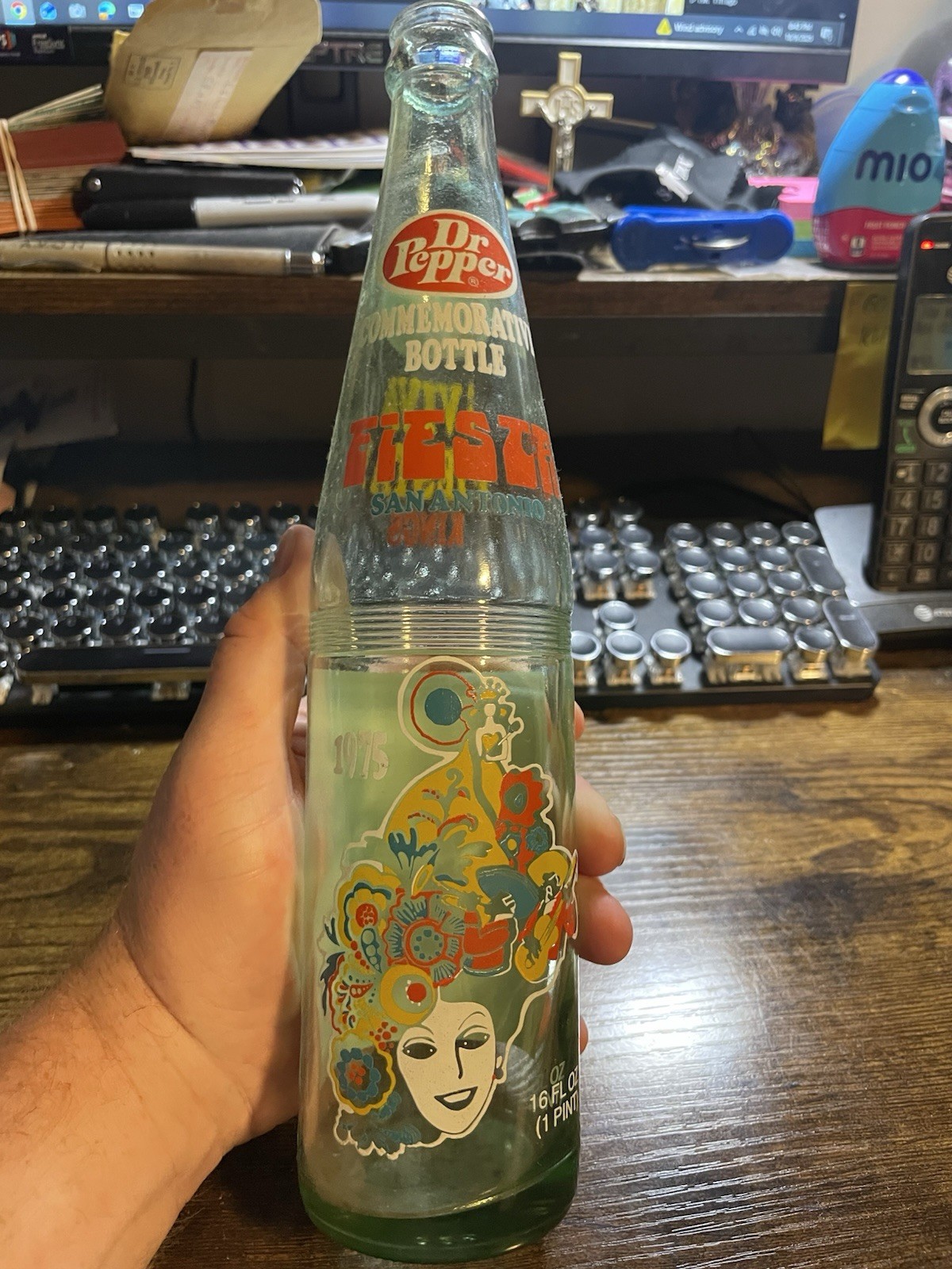 1975 Dr Pepper Commemorative Bottle Fiesta San Antonio Kings 1975 Dr Pepper Commemorative Bottle Fiesta San Antonio Kings