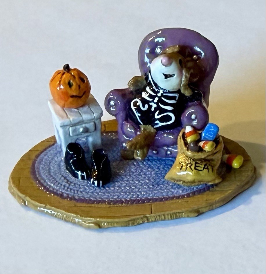 Wee Forest Folk M-273a Treat & Retreat 2001 Halloween Figurine Retired Wee Forest Folk M-273a Treat & Retreat 2001 Halloween Figurine Retired