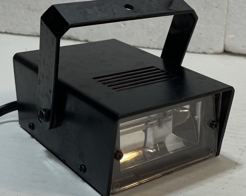 Silver Rain Lighting Mini Strobe LED Lightweight Strobe Light Tested & Working Silver Rain Lighting Mini Strobe LED Lightweight Strobe Light Tested & Working