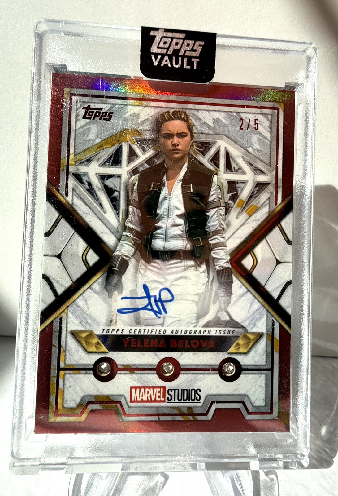 2026 Topps Vault Marvel Yelena Belova Florence Pugh Triple Diamond Auto Red 2/5 2026 Topps Vault Marvel Yelena Belova Florence Pugh Triple Diamond Auto Red 2/5