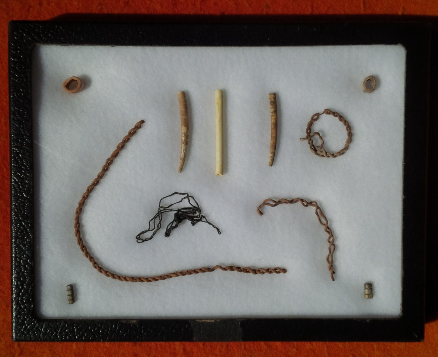 4 CORDAGE & 7 BEADS COUGAR MOUNTAIN CAVE PERISHABLE ARTIFACTS OREGON ARROWHEADS 4 CORDAGE & 7 BEADS COUGAR MOUNTAIN CAVE PERISHABLE ARTIFACTS OREGON ARROWHEADS