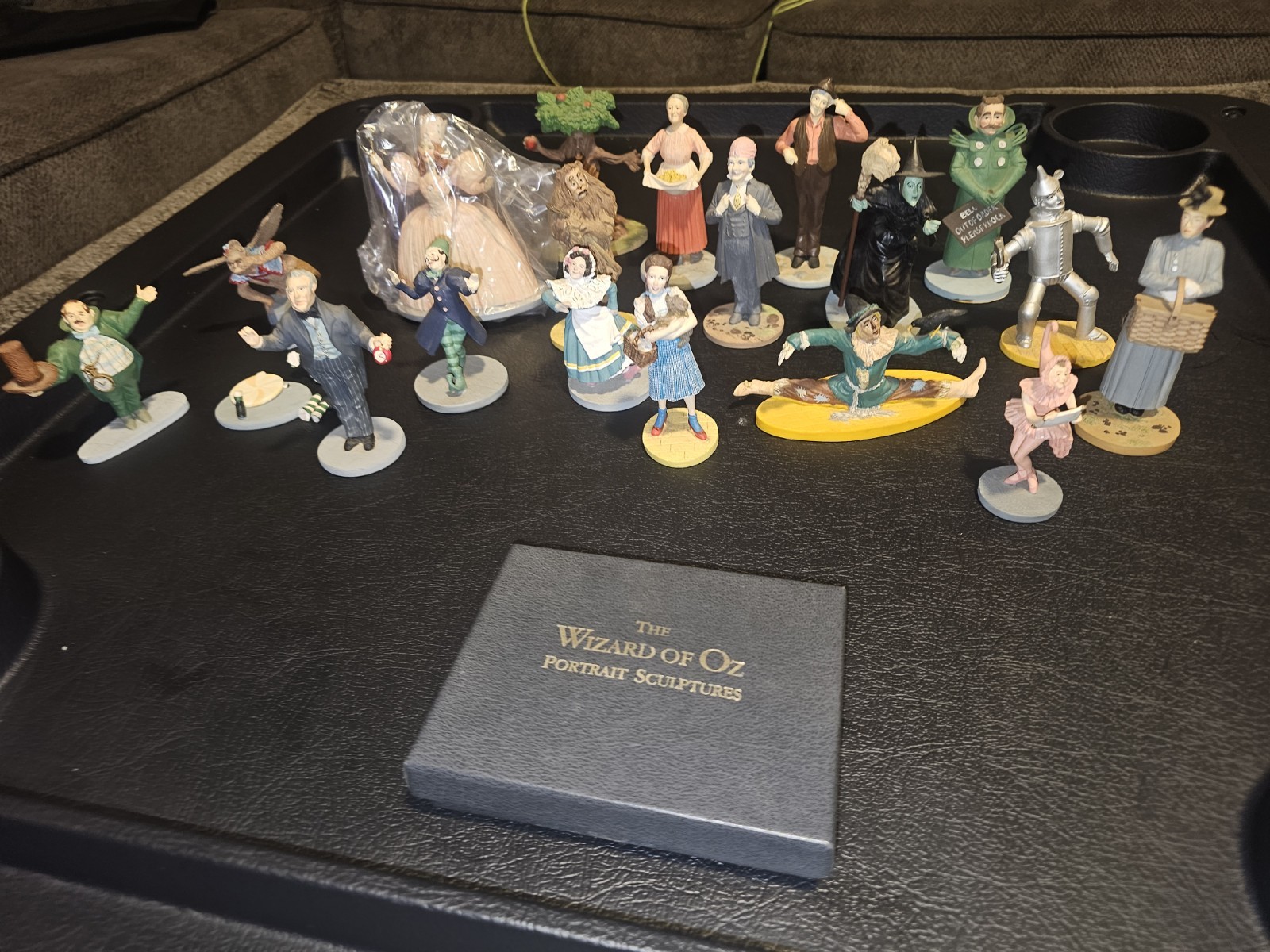 Wizard of Oz -19 Vintage Franklin Mint   Collection Figurines  w/ Portrait Cards