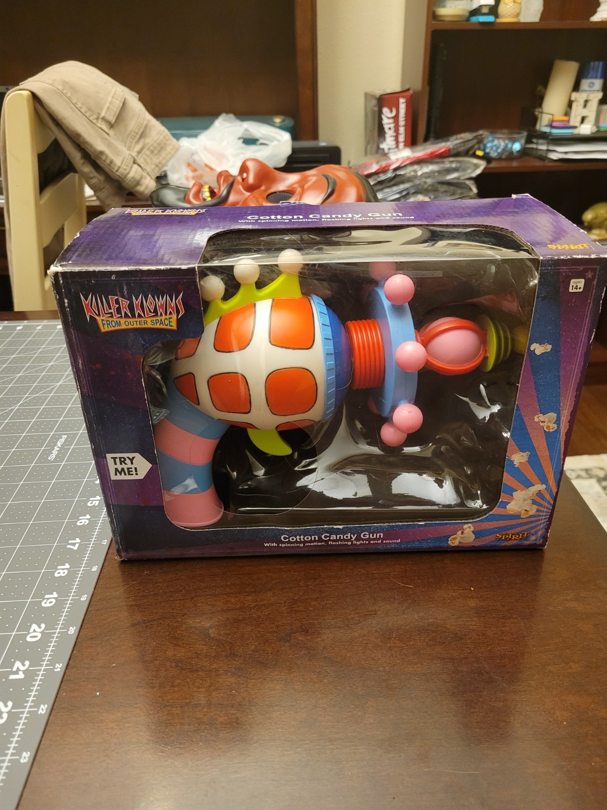 NEW Killer Klowns from Outer Space COTTON CANDY GUN-Light Sound Spirit Halloween NEW Killer Klowns from Outer Space COTTON CANDY GUN-Light Sound Spirit Halloween