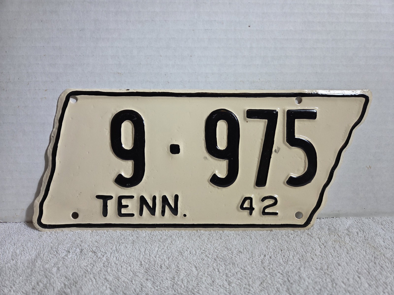 Vintage 1942 Tennessee License Plate - MAURY COUNTY - REPAINTED Vintage 1942 Tennessee License Plate - MAURY COUNTY - REPAINTED