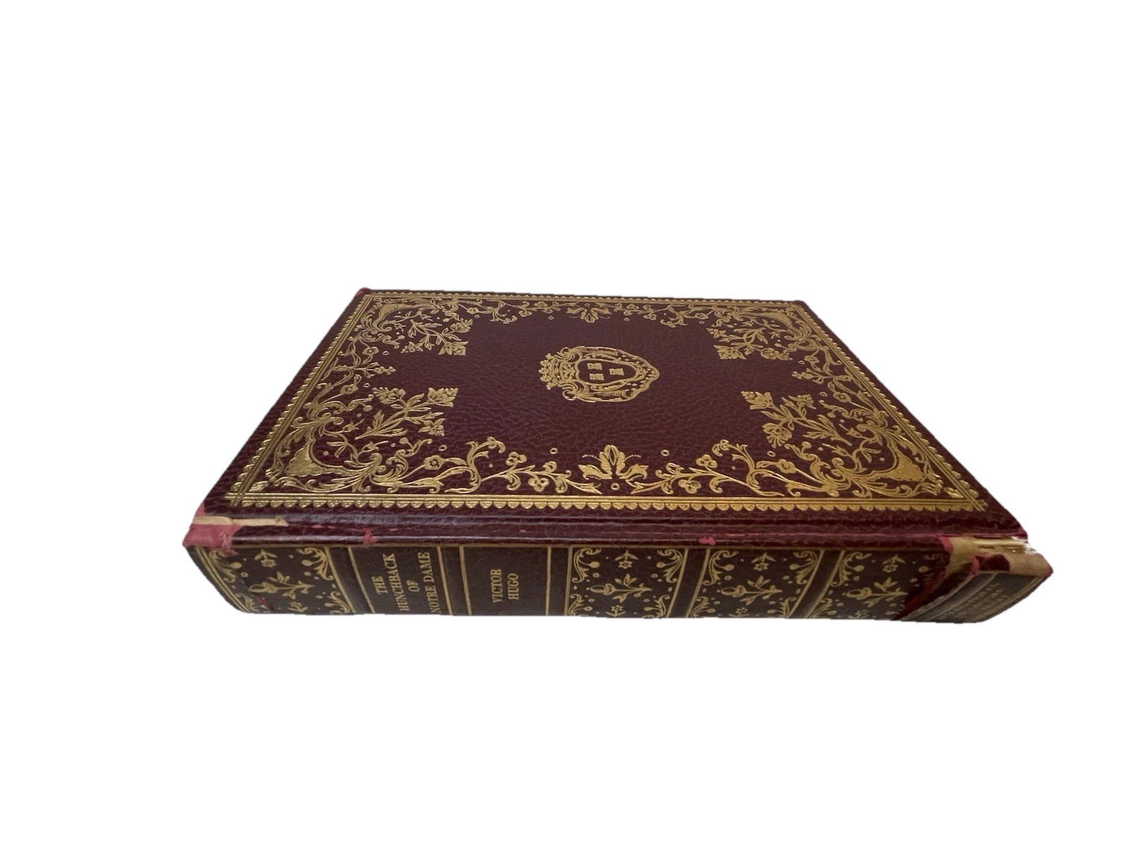 Vintage hardcover Book THE HUNCHBACK OF NOTRE DAME BY VICTOR HUGO Vintage hardcover Book THE HUNCHBACK OF NOTRE DAME BY VICTOR HUGO