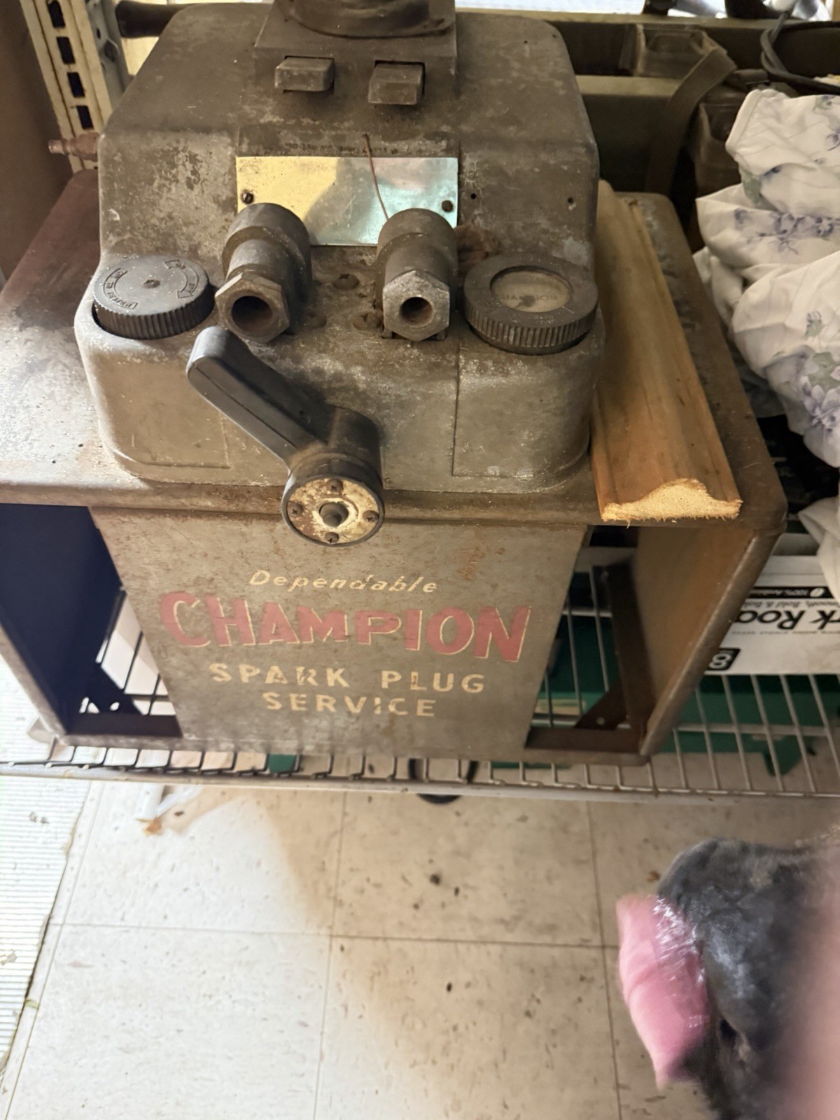 VINTAGE 1940s CHAMPION SPARK PLUG CLEANER AND TESTER ~ NICE RESTORATION PROJECT VINTAGE 1940s CHAMPION SPARK PLUG CLEANER AND TESTER ~ NICE RESTORATION PROJECT