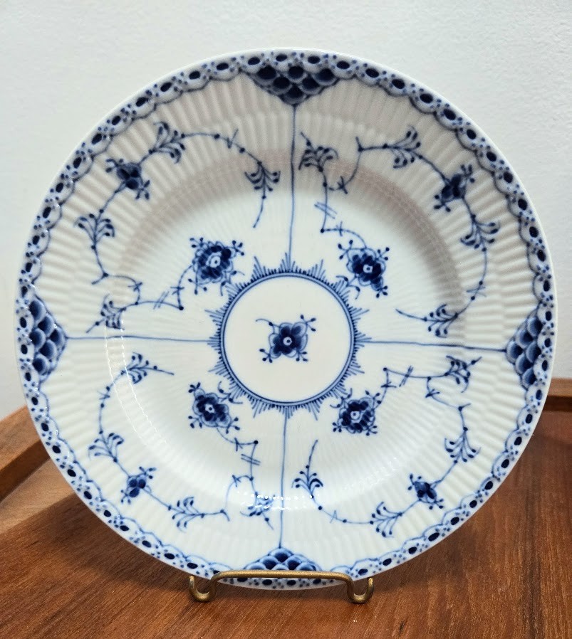 Vintage Royal Copenhagen Blue Fluted Half Lace Salad Plate #573 First Quality Vintage Royal Copenhagen Blue Fluted Half Lace Salad Plate #573 First Quality