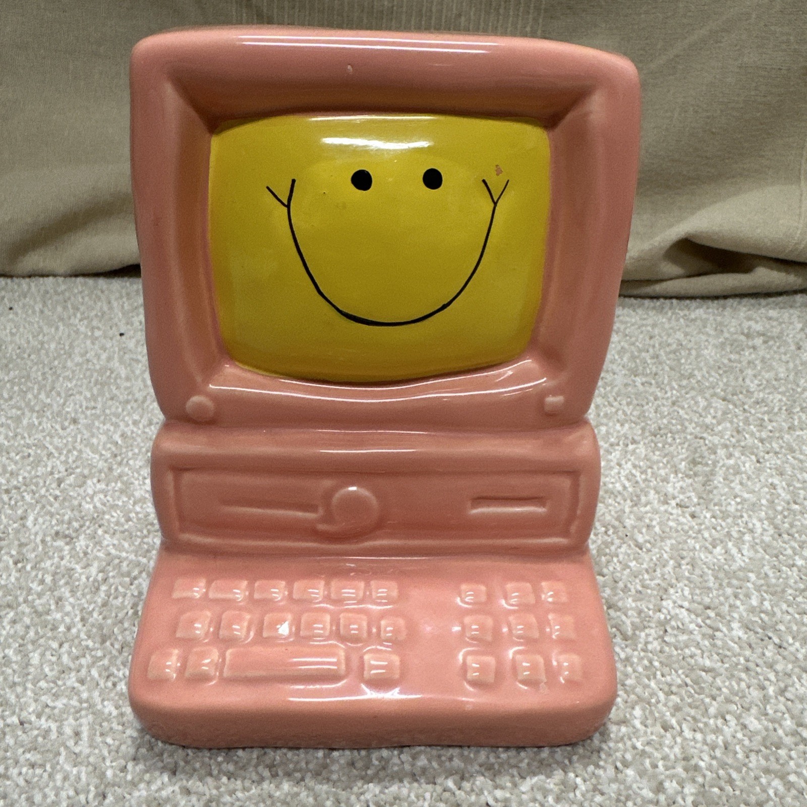 Vintage Pink Ceramic Computer Piggy Bank Retro Smiley Happy Face Monitor PC 90s Vintage Pink Ceramic Computer Piggy Bank Retro Smiley Happy Face Monitor PC 90s