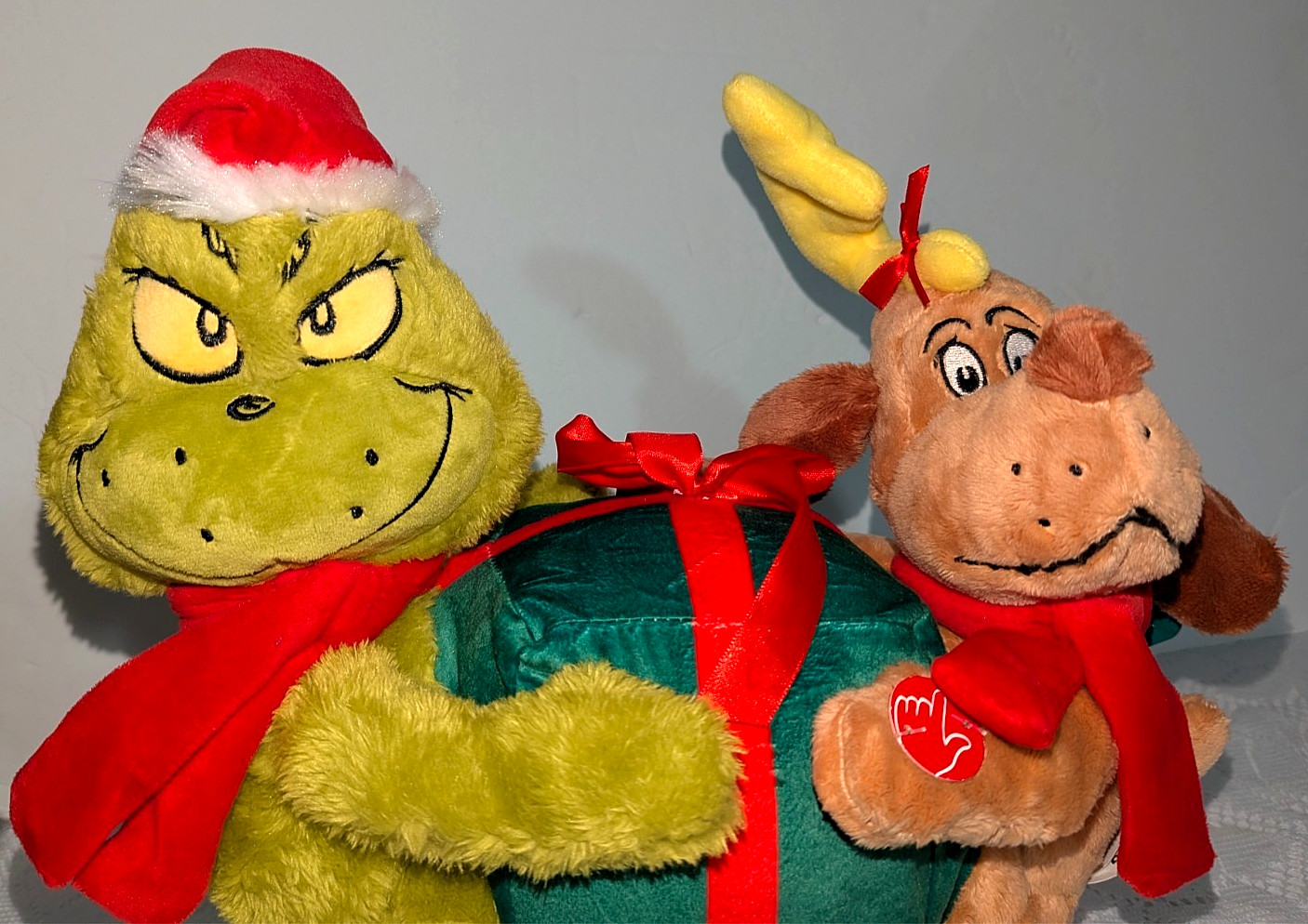 The Grinch and Max Animated Plush Walking How The Grinch Stole Christmas Song