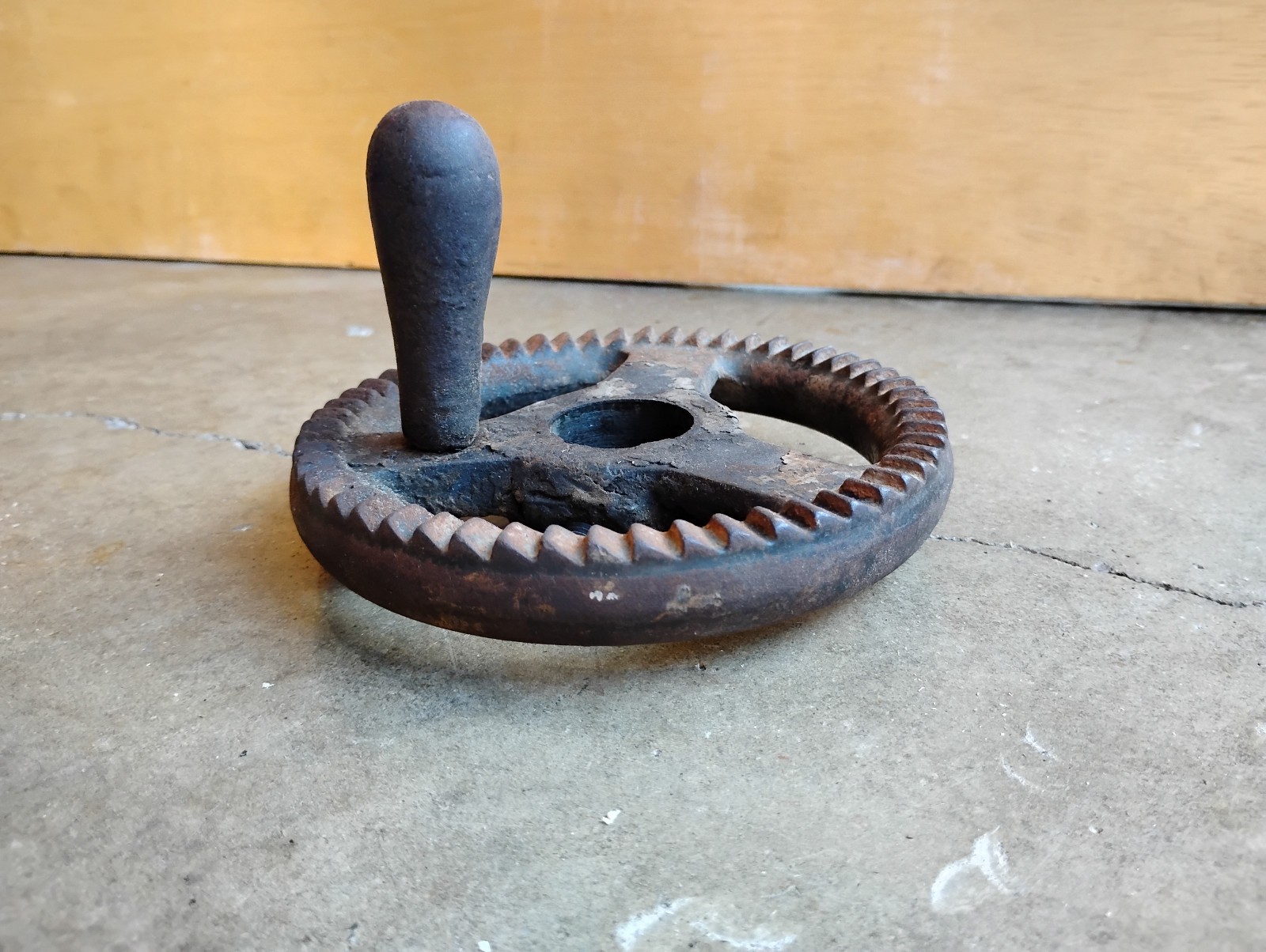 Vintage Cast Iron Blacksmith POST DRILL TOP GEAR Fits 1-5/16\ Vintage Cast Iron Blacksmith POST DRILL TOP GEAR Fits 1-5/16\