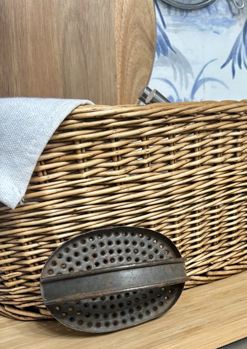 VTG Primitive Tin Palm Cheese/Soap Grater Farmhouse Kitchen Bath Display Decor