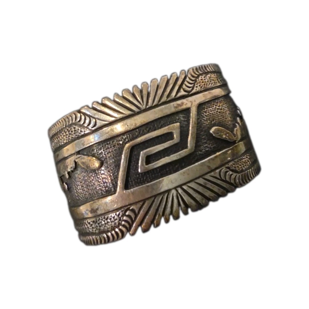 VTG Navajo Sterling Silver Bracelet Signed 925 64 Grams 925 Native American VTG Navajo Sterling Silver Bracelet Signed 925 64 Grams 925 Native American