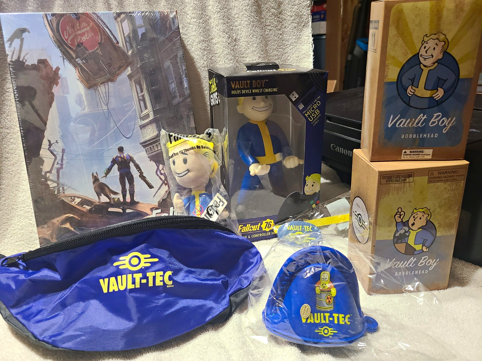 Fallout Vault-Tec Mixed Lot (Puzzle, Bobbleheads, Controller Holder, Fannypack) Fallout Vault-Tec Mixed Lot (Puzzle, Bobbleheads, Controller Holder, Fannypack)