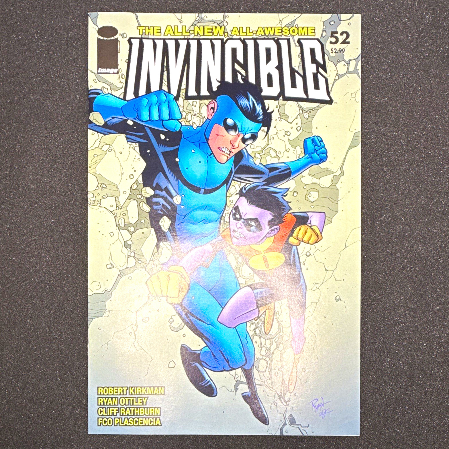 Invincible #52 VF/NM (Death of Mauler Twins) Invincible #52 VF/NM (Death of Mauler Twins)