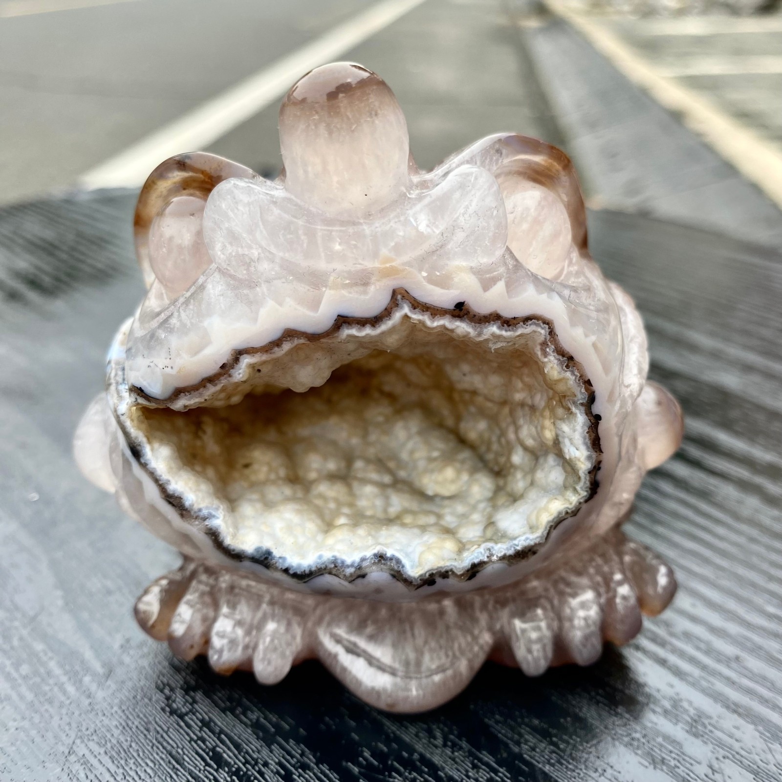Natural Amethyst agate geode quartz crystal Hand carved Golden Toad 460G