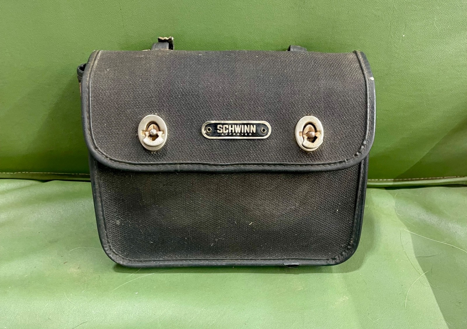 1960-70’s Vintage Schwinn Approved Bicycle Saddle / Seat Bag – Black Canvas 1960-70’s Vintage Schwinn Approved Bicycle Saddle / Seat Bag – Black Canvas